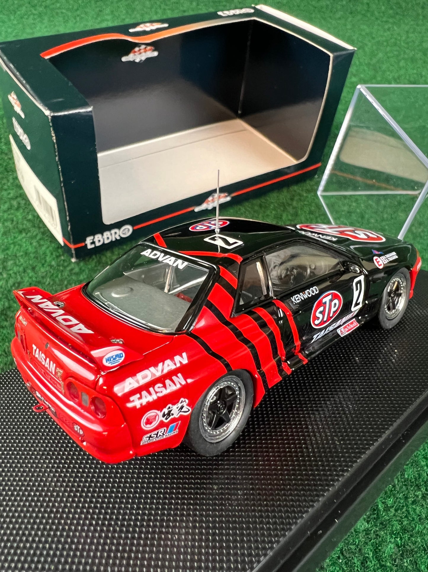 EBBRO Racing Collection - Taisan STP Nissan Skyline R32 GT-R 1/43 Scale Diecast