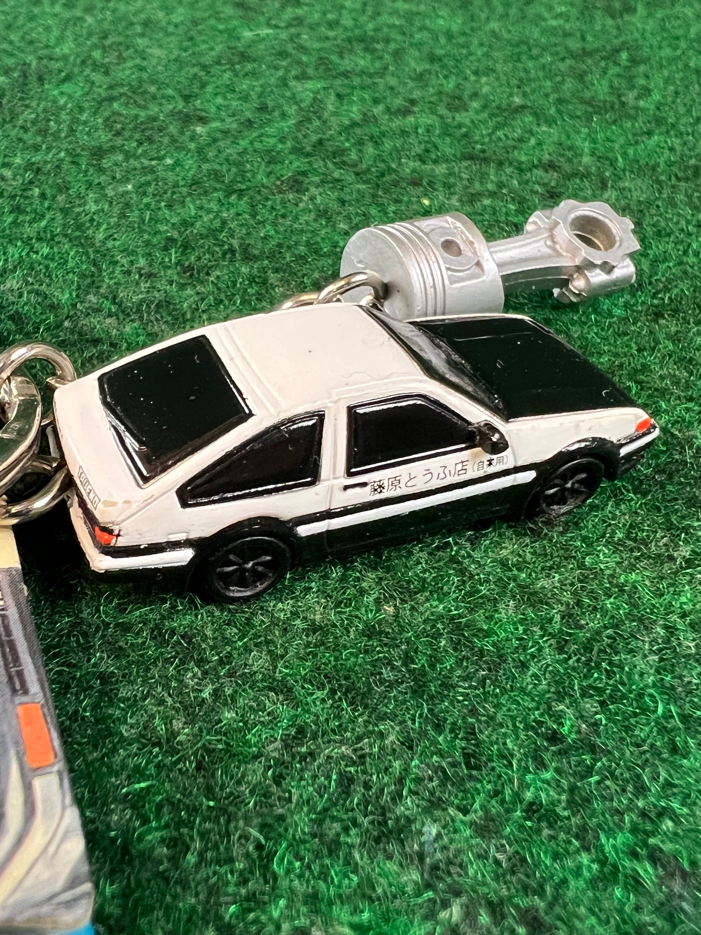 Initial D - Toyota Corolla AE86 (Black Hood) Mini Car & Piston and Rod Part Charm Keychain