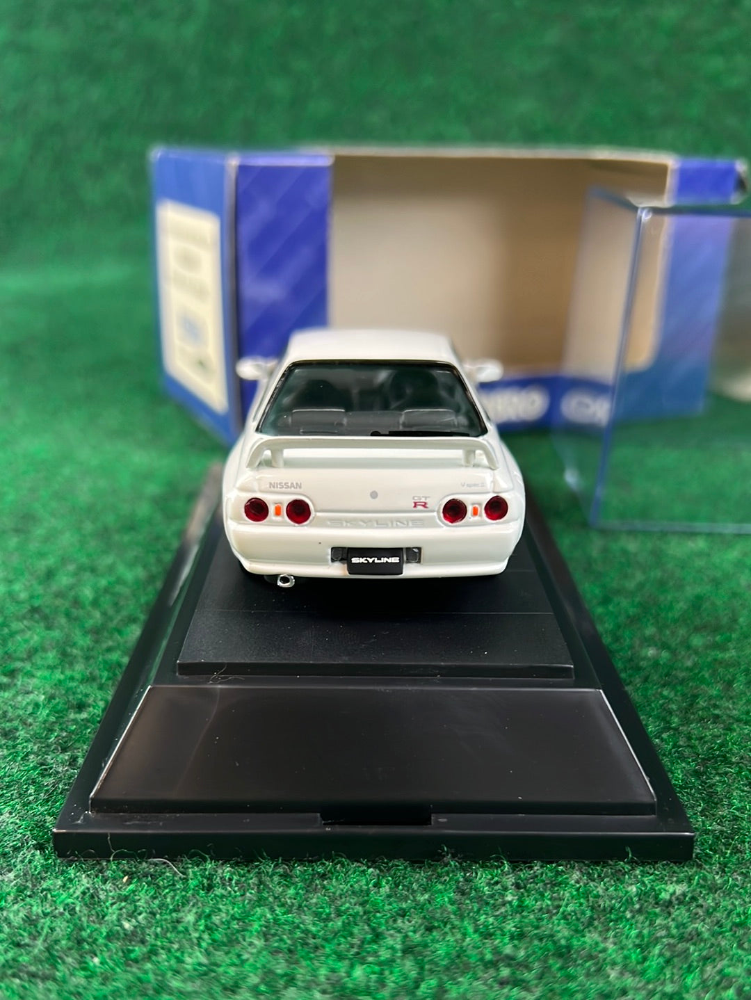 EBBRO Nissan Skyline R32 GTR White 1/43 Diecast