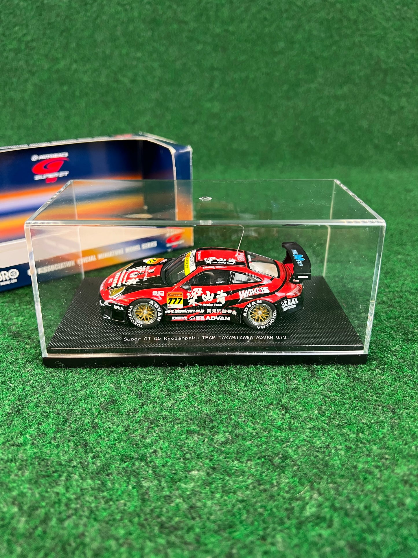 EBBRO - 2005 Super GT Ryozanpaku TEAM TAKAMIZAWA ADVAN Porsche 911 GT3 1/43 Scale Diecast