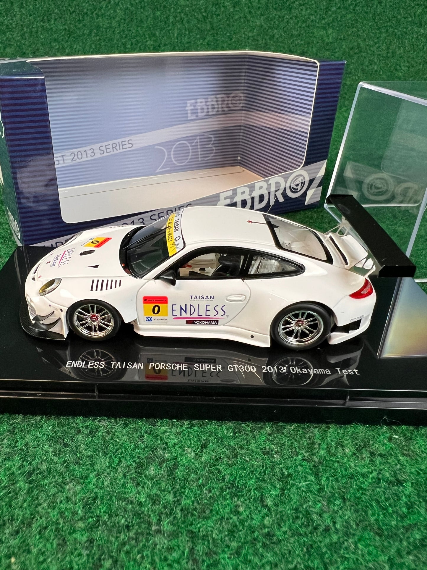 EBBRO - Super GT 2013 Okayama Test Endless Taisan Porsche 911 GT3R GT300 1/43 Scale Diecast