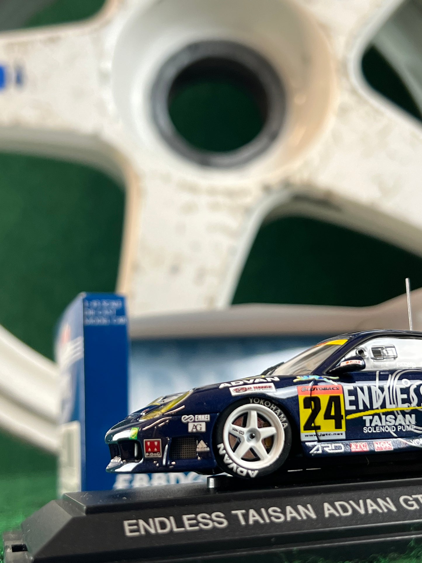 ENDLESS - 2004 Porsche 911 JGTC #26 Centerlock Race Wheel and Goods Set
