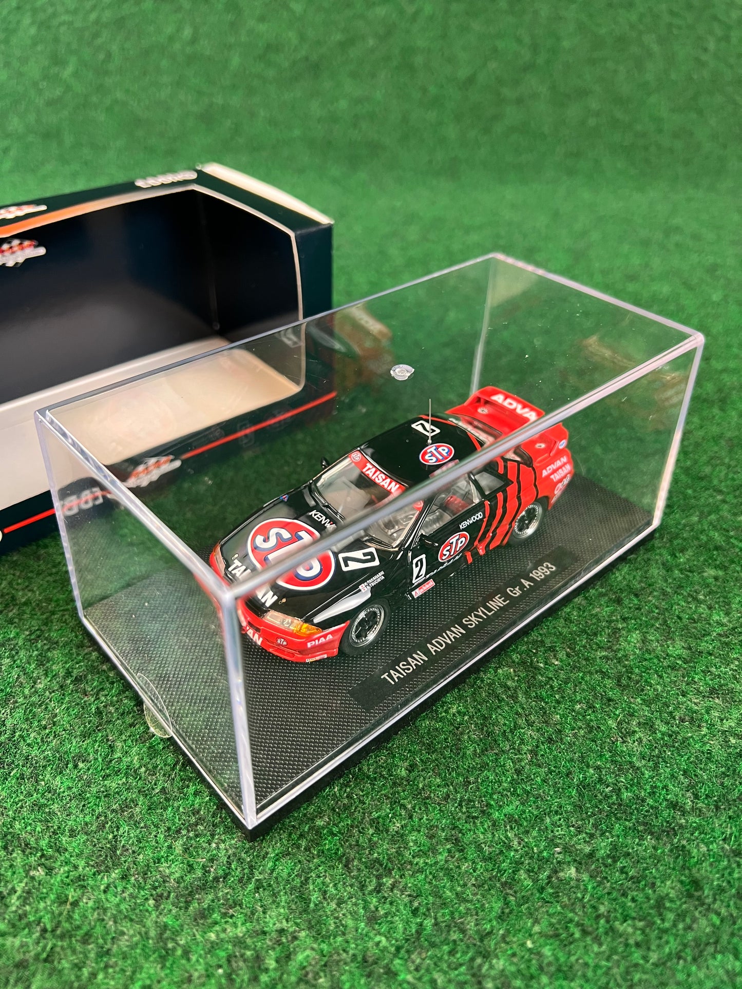 EBBRO Racing Collection - Taisan STP Nissan Skyline R32 GT-R 1/43 Scale Diecast
