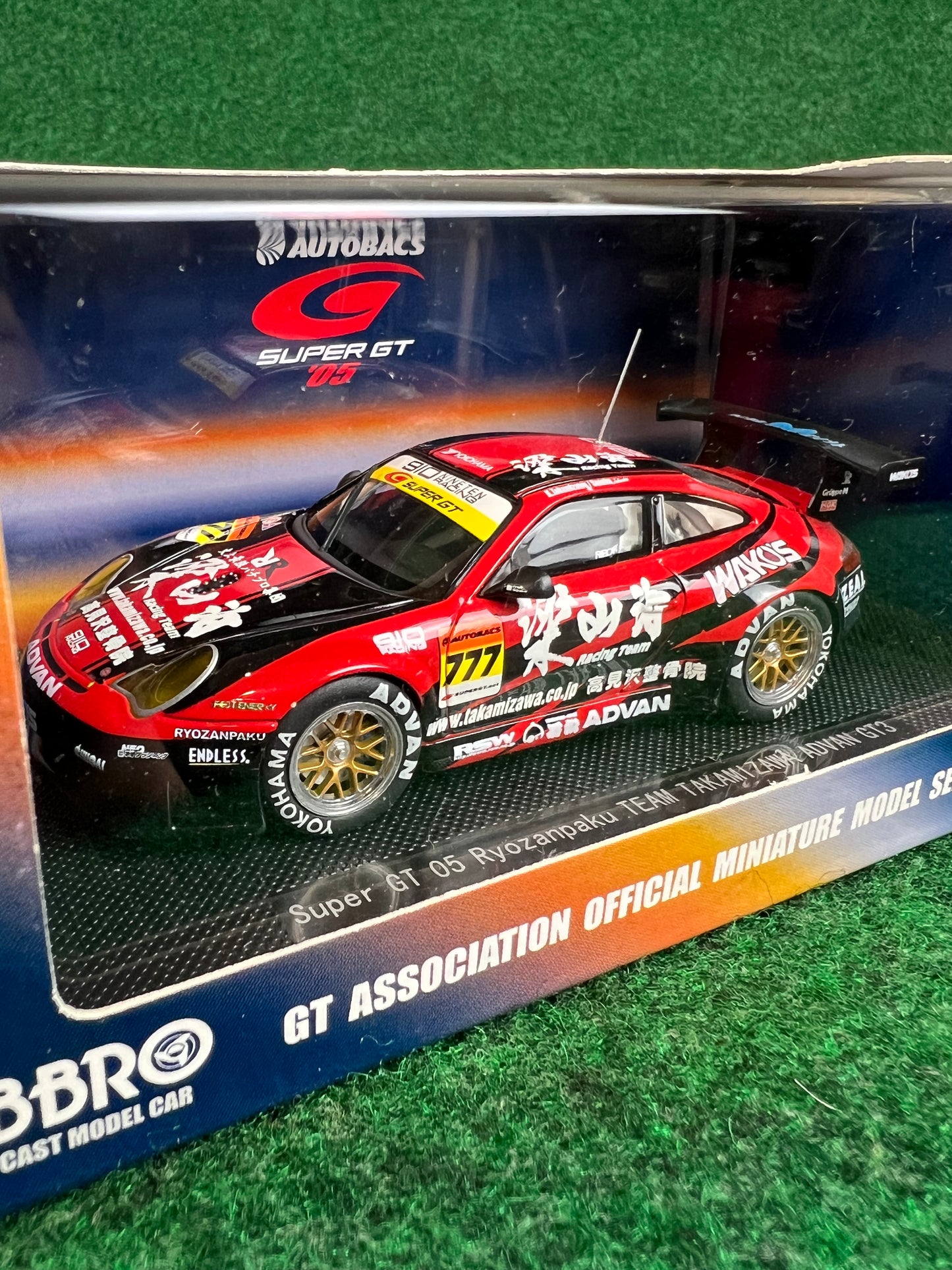 EBBRO - 2005 Super GT Ryozanpaku TEAM TAKAMIZAWA ADVAN Porsche 911 GT3 1/43 Scale Diecast