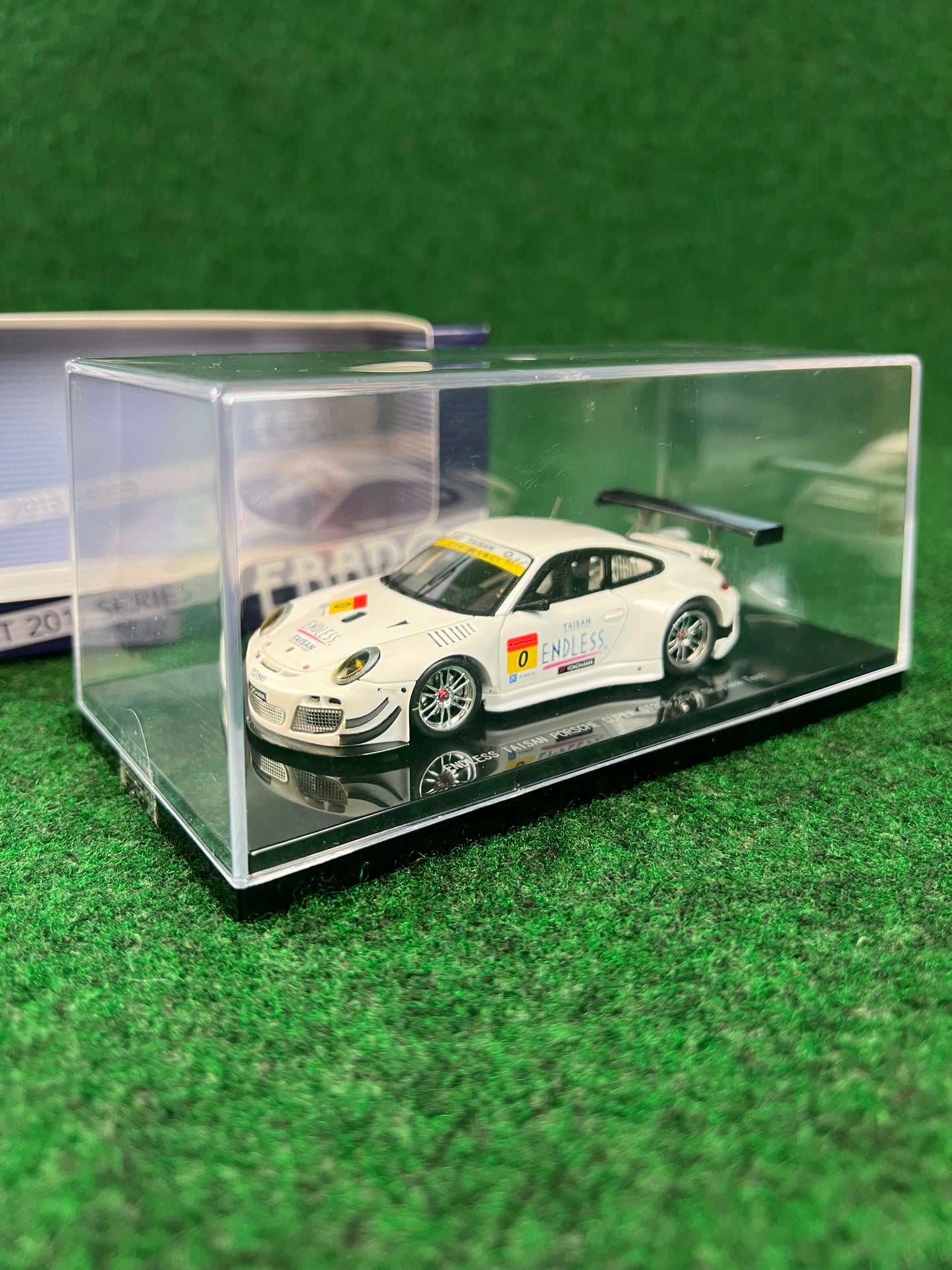 EBBRO - Super GT 2013 Okayama Test Endless Taisan Porsche 911 GT3R GT300 1/43 Scale Diecast