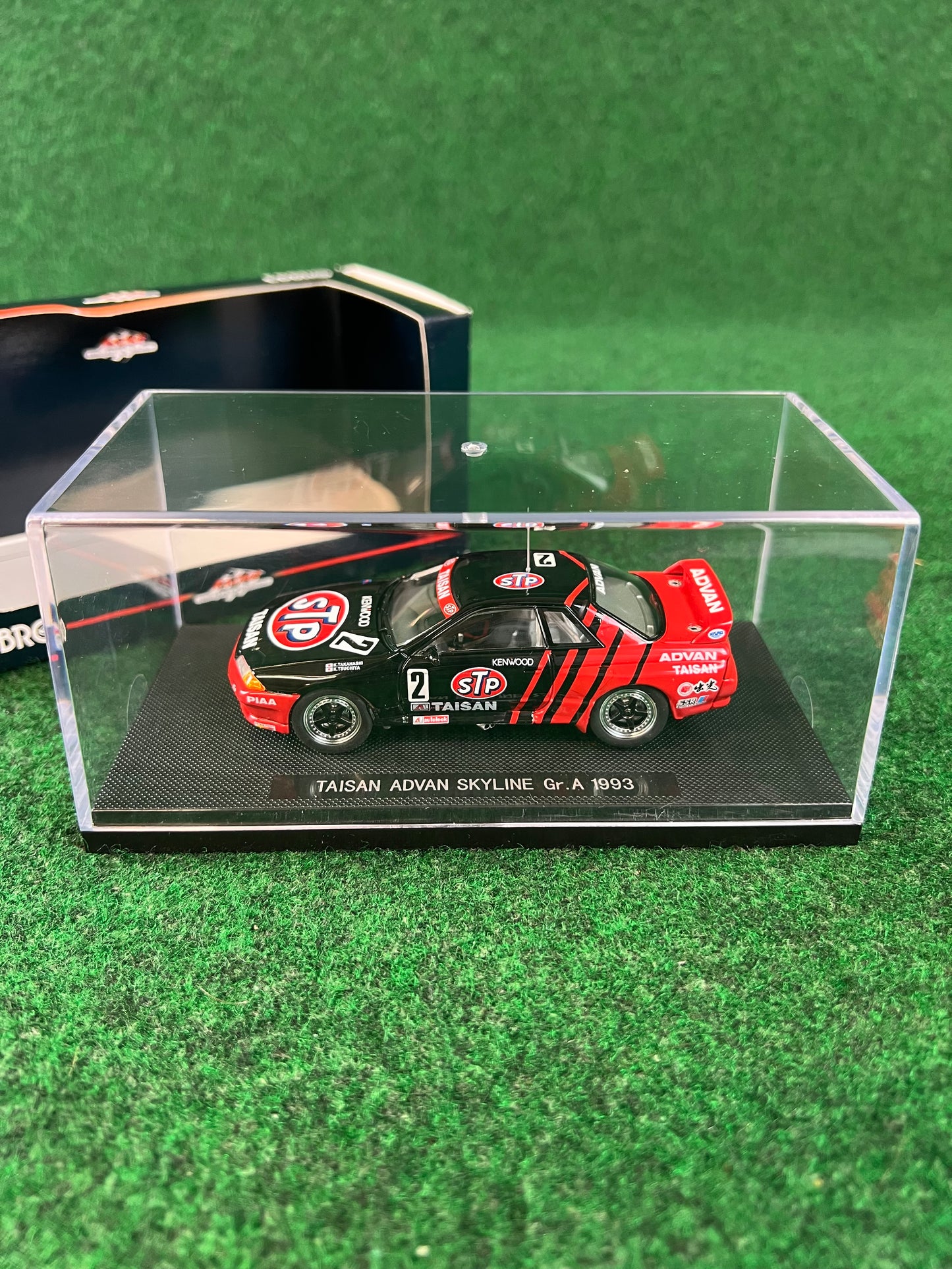 EBBRO Racing Collection - Taisan STP Nissan Skyline R32 GT-R 1/43 Scale Diecast