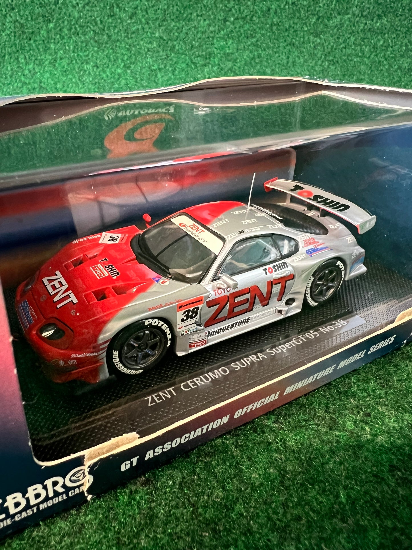 EBBRO - ZENT CERUMO 2005 Toyota Supra GT500 SuperGT No.38 1/43 Scale Diecast