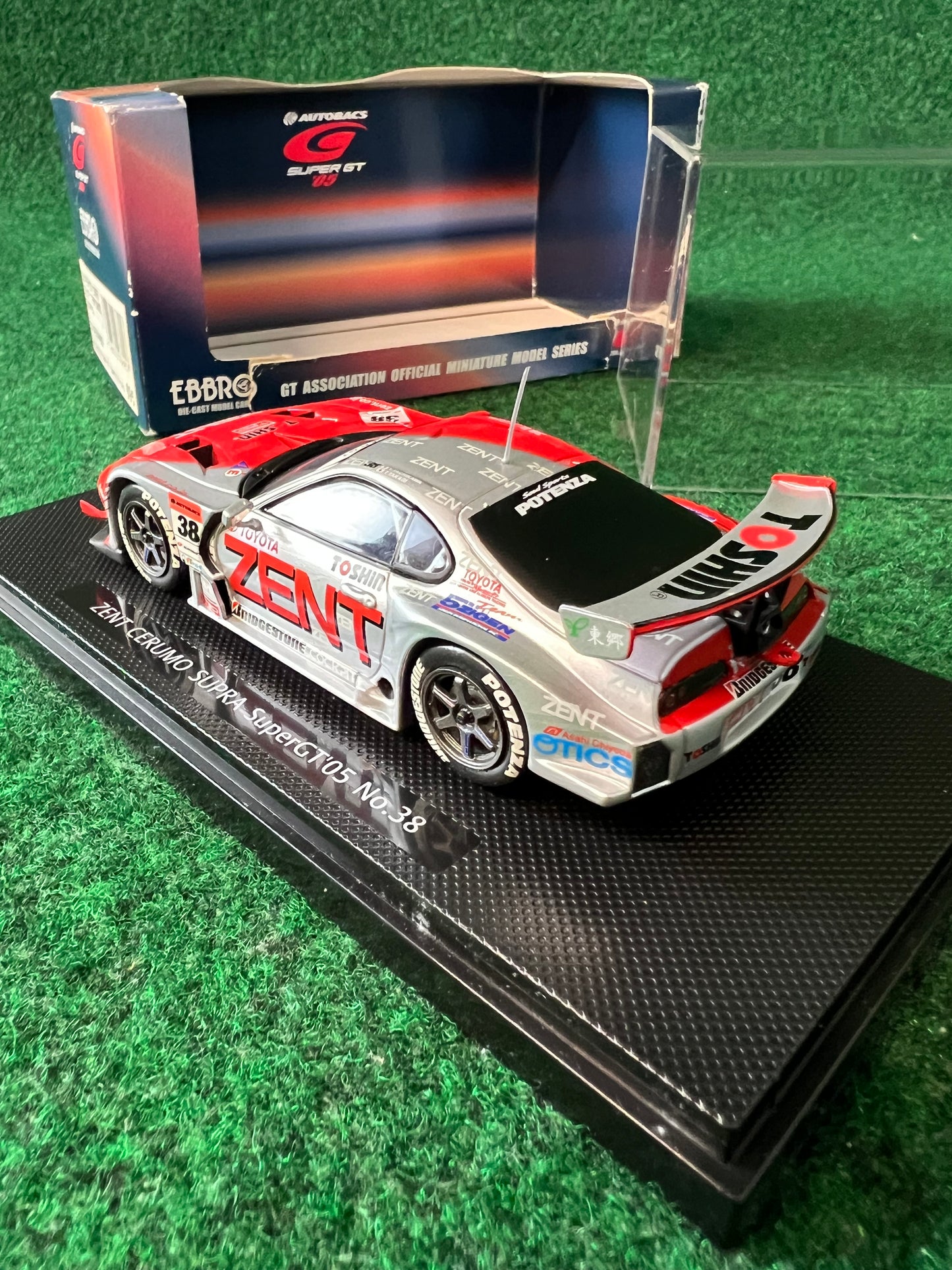 EBBRO - ZENT CERUMO 2005 Toyota Supra GT500 SuperGT No.38 1/43 Scale Diecast