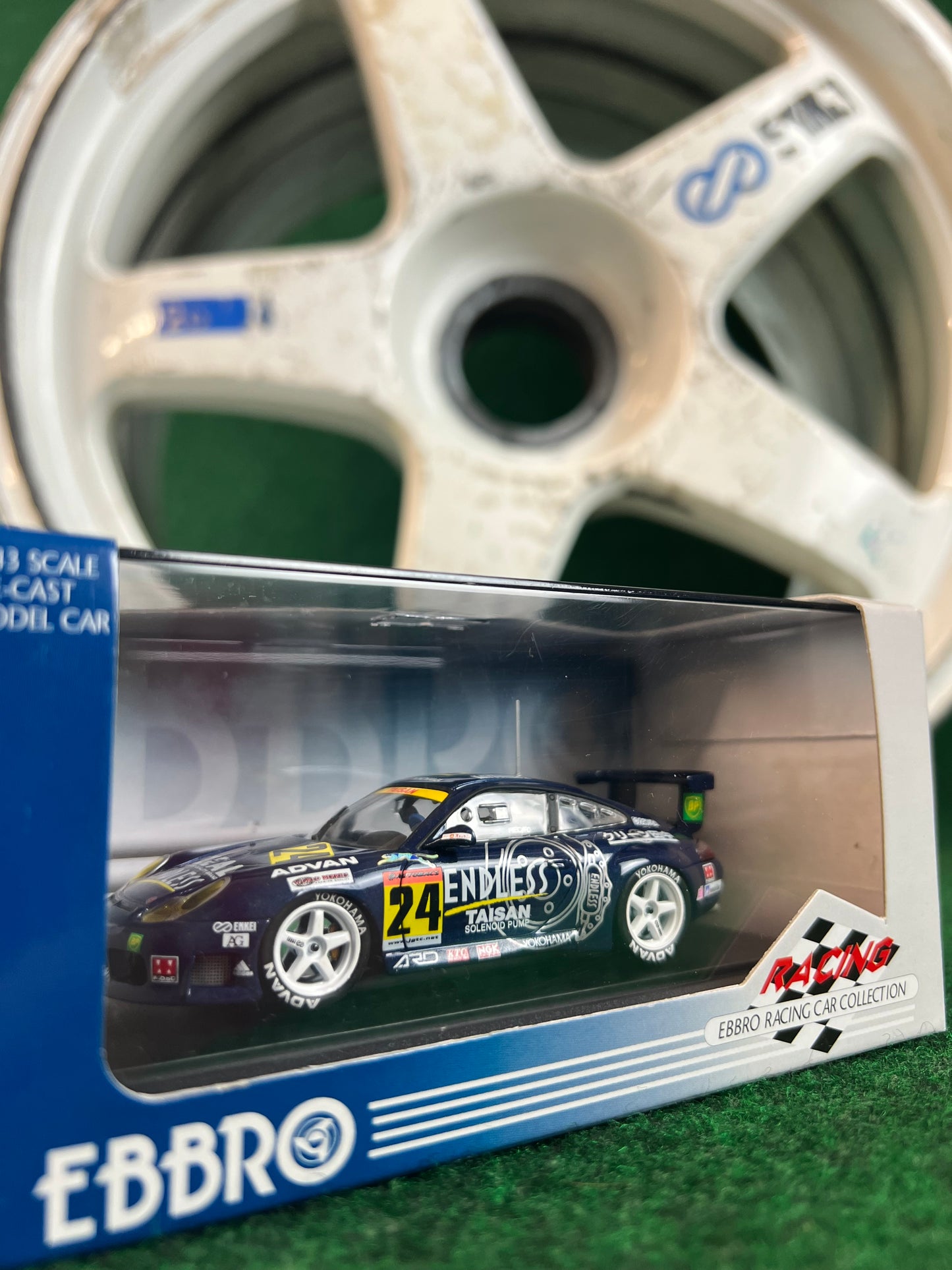 ENDLESS - 2004 Porsche 911 JGTC #26 Centerlock Race Wheel and Goods Set