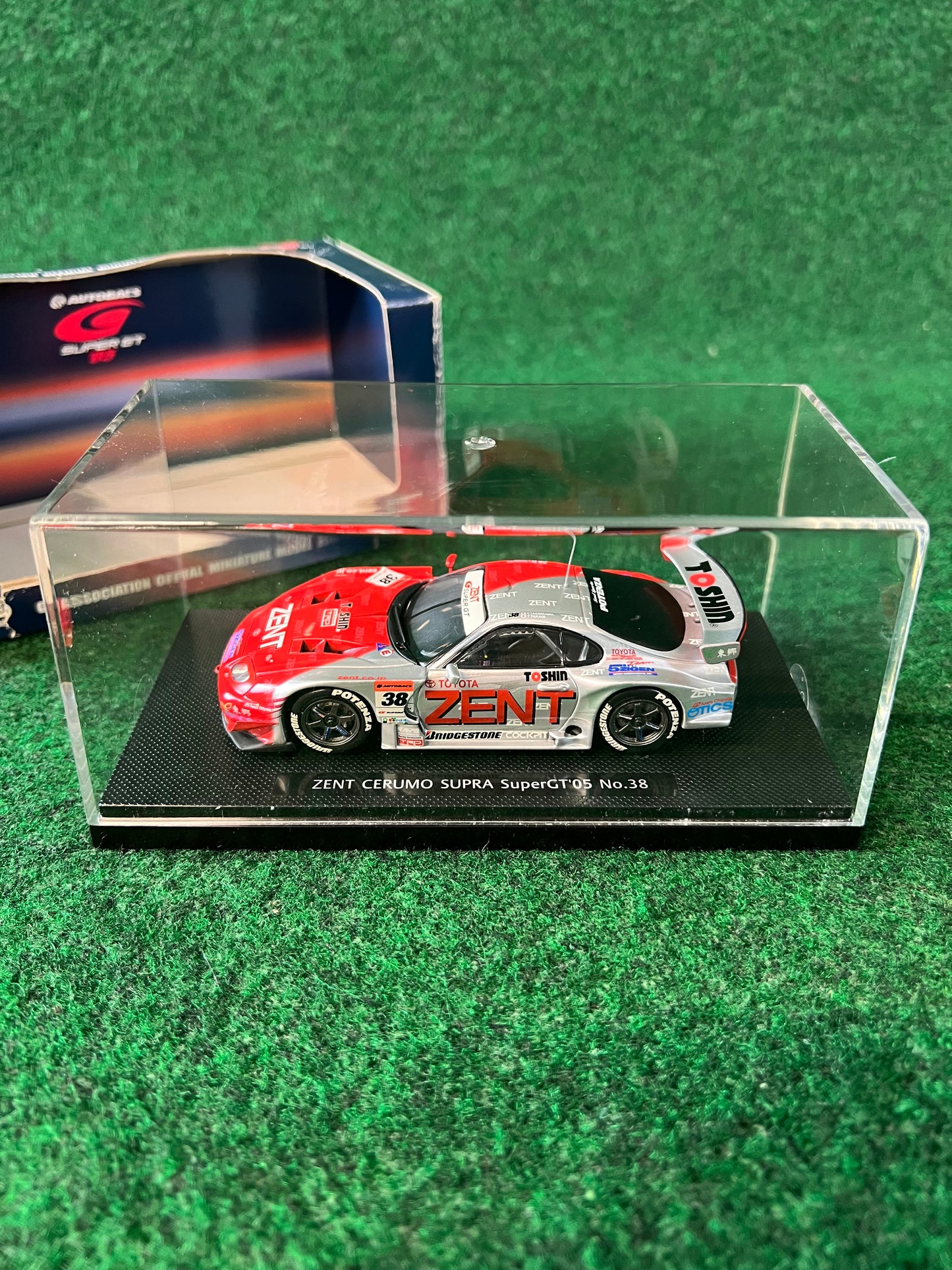 EBBRO - ZENT CERUMO 2005 Toyota Supra GT500 SuperGT No.38 1/43 Scale Diecast