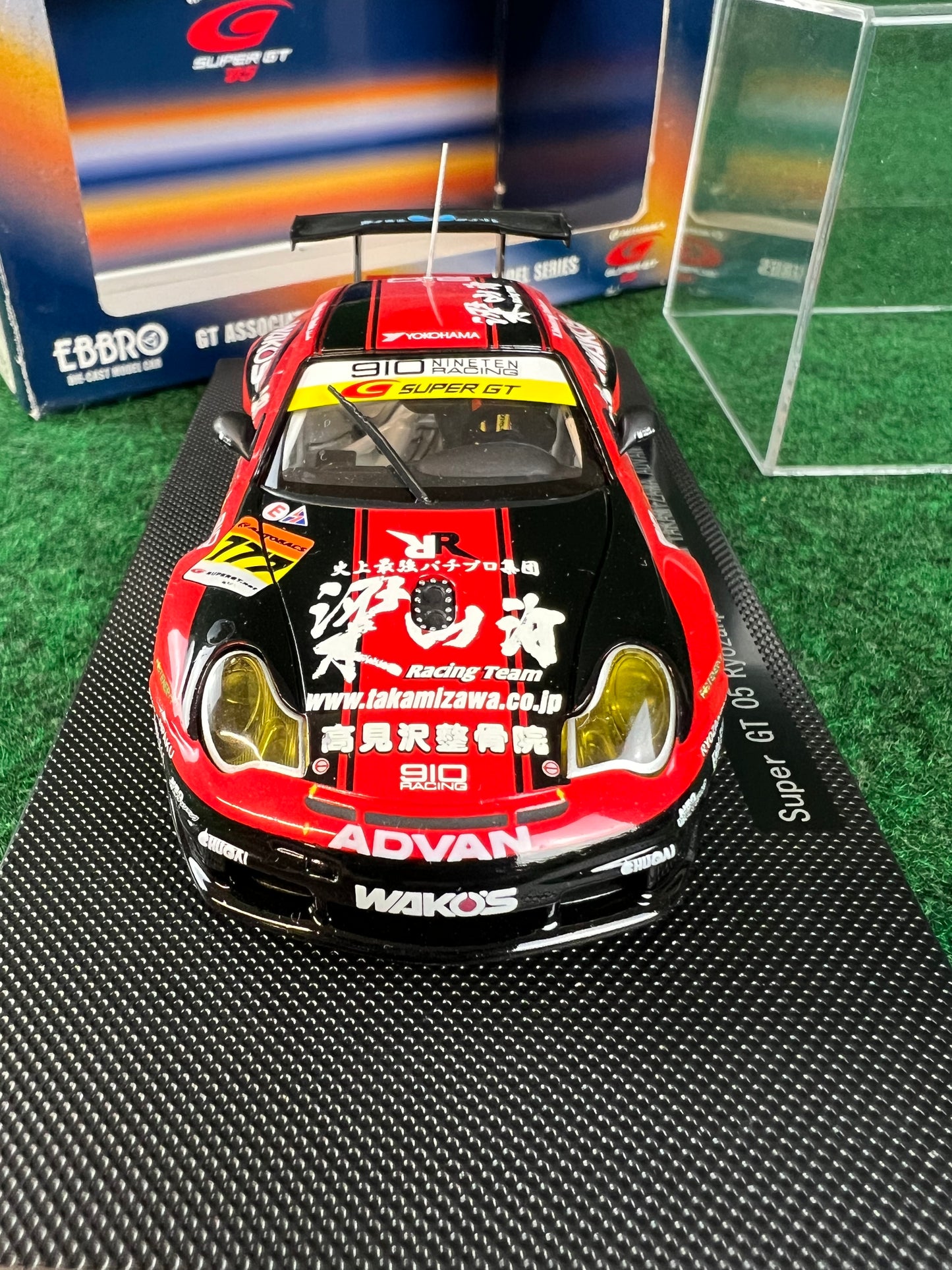 EBBRO - 2005 Super GT Ryozanpaku TEAM TAKAMIZAWA ADVAN Porsche 911 GT3 1/43 Scale Diecast