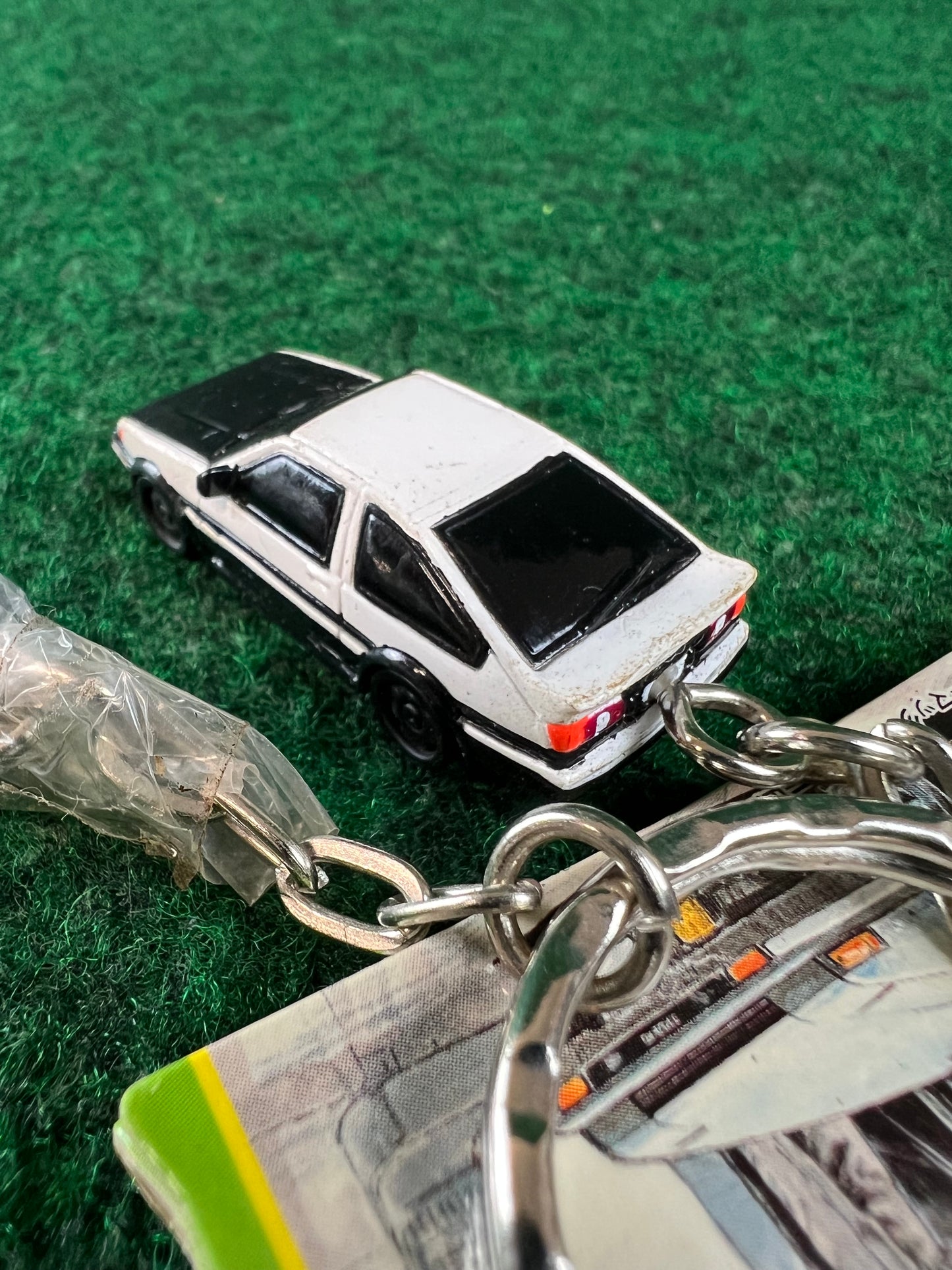 Initial D - Toyota Corolla Levin Hatch AE86 (Black Hood) Mini Car & Coilover Charm Keychain