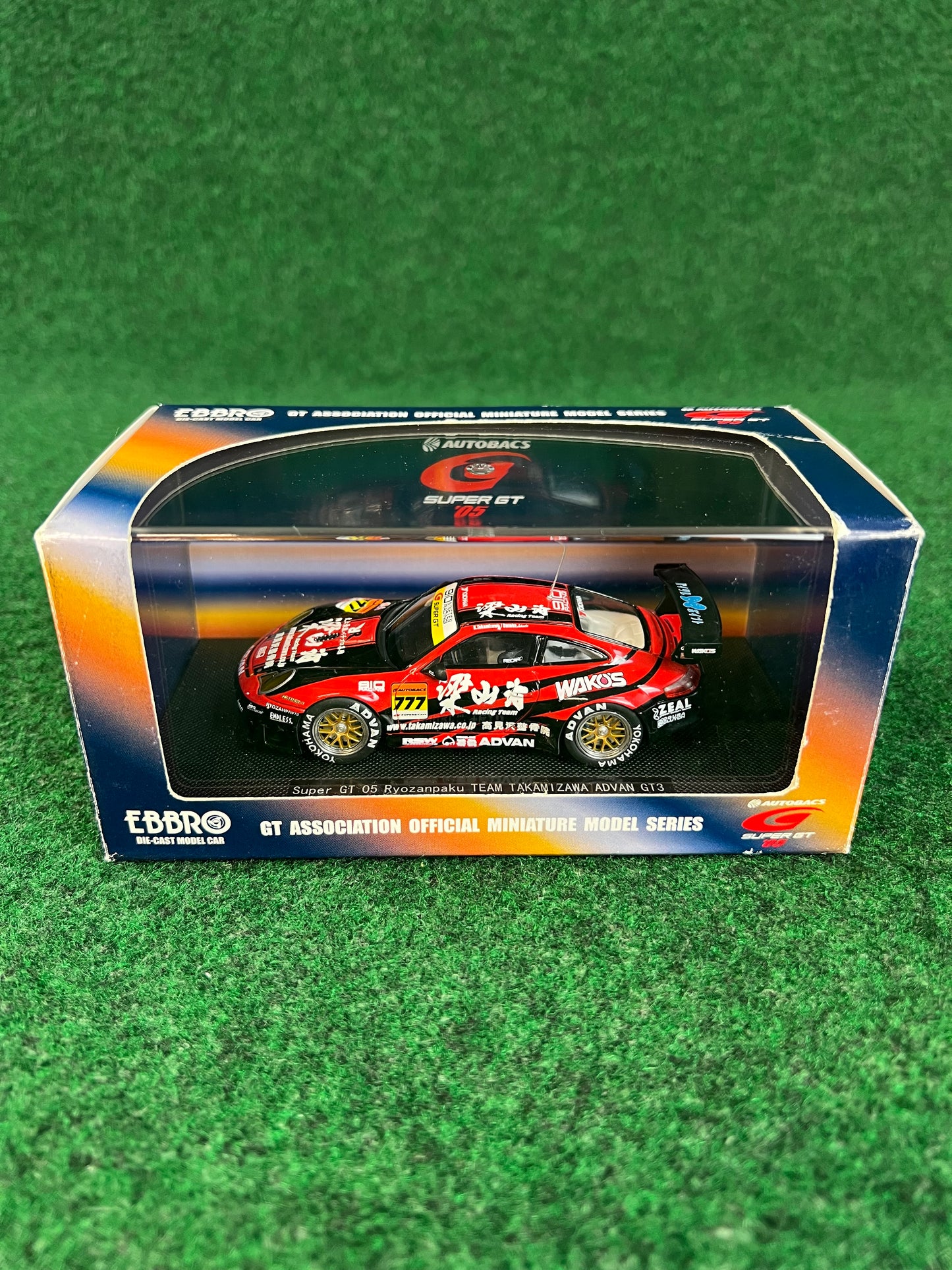 EBBRO - 2005 Super GT Ryozanpaku TEAM TAKAMIZAWA ADVAN Porsche 911 GT3 1/43 Scale Diecast