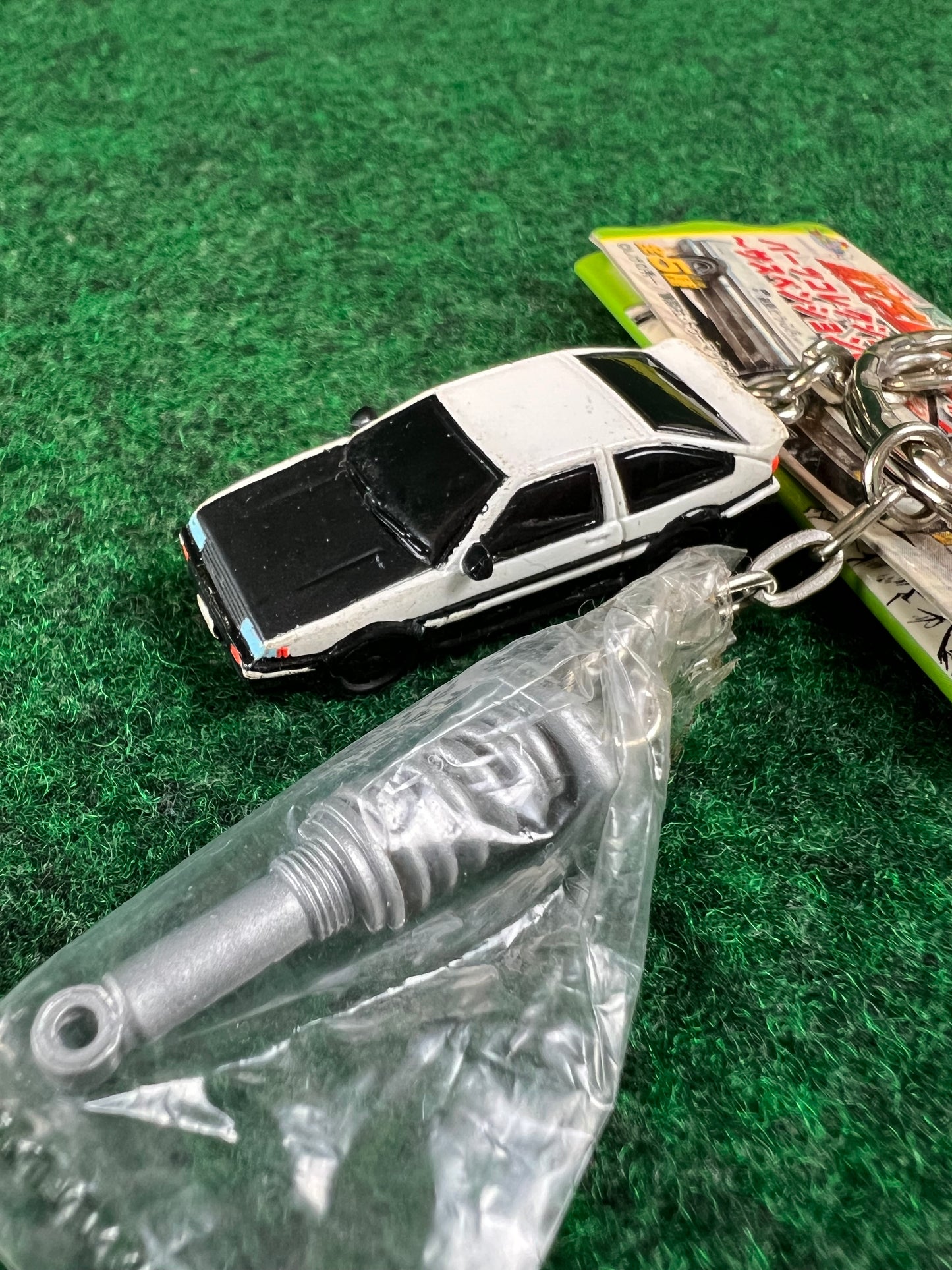 Initial D - Toyota Corolla Levin Hatch AE86 (Black Hood) Mini Car & Coilover Charm Keychain