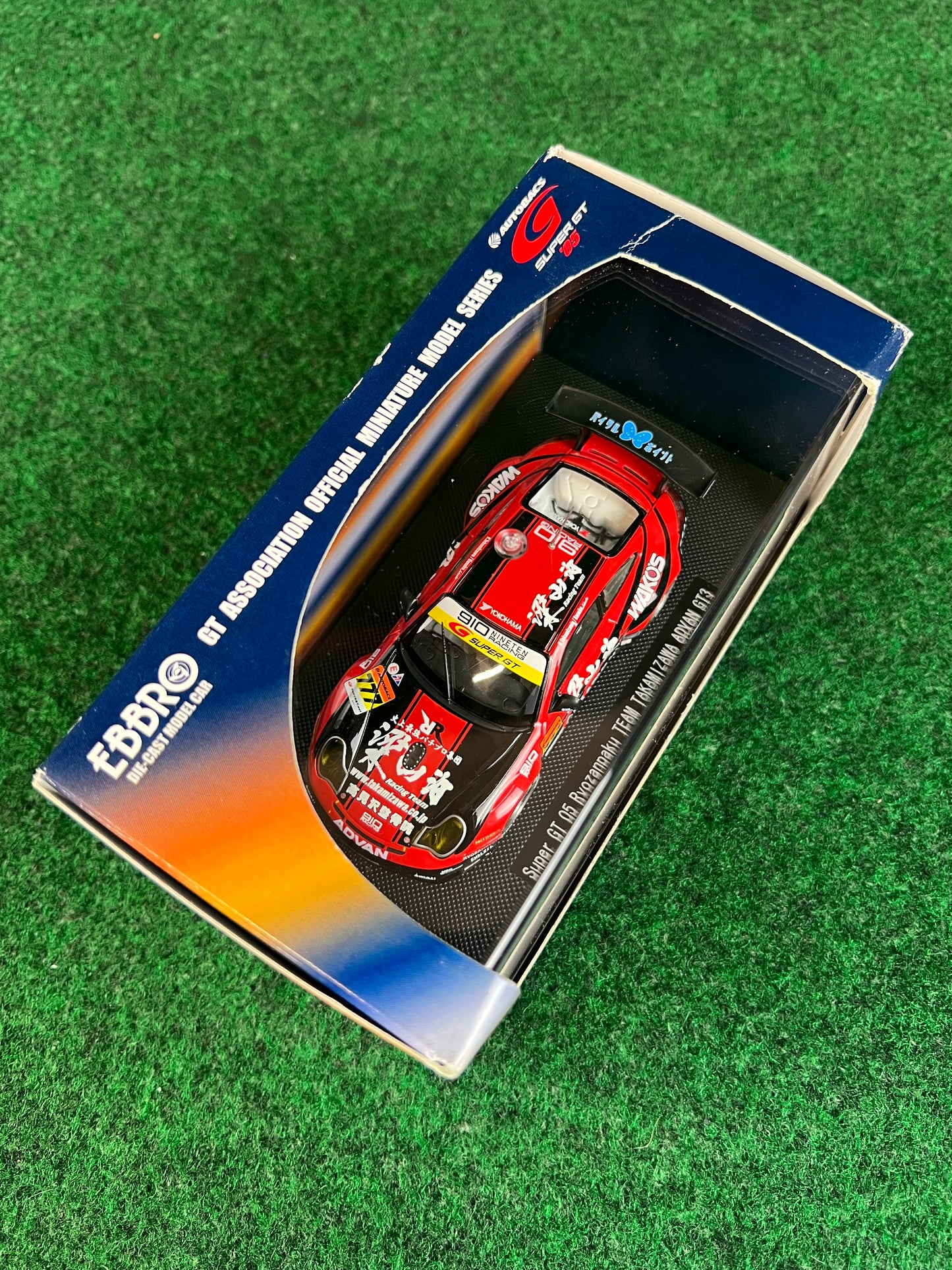 EBBRO - 2005 Super GT Ryozanpaku TEAM TAKAMIZAWA ADVAN Porsche 911 GT3 1/43 Scale Diecast