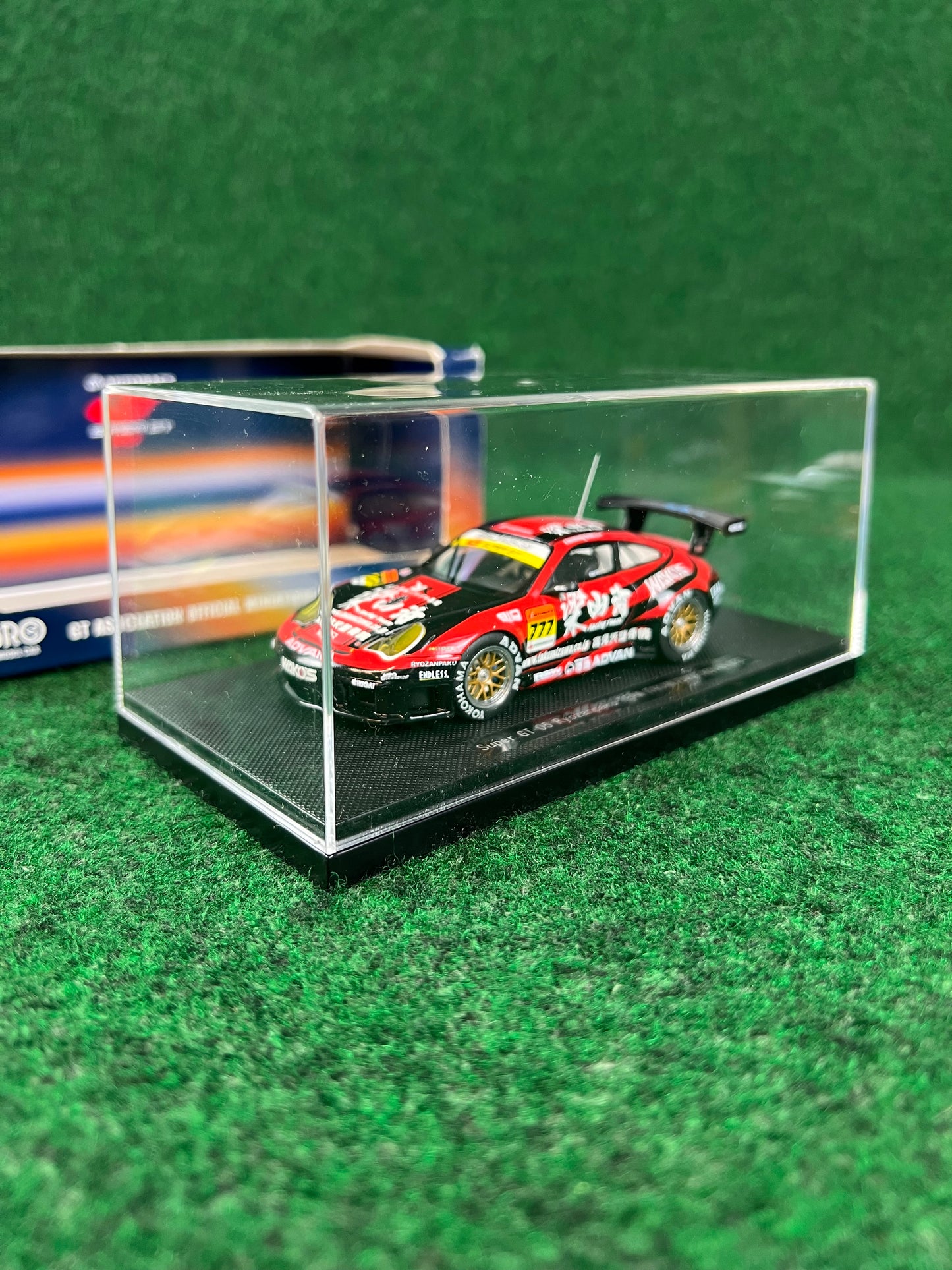EBBRO - 2005 Super GT Ryozanpaku TEAM TAKAMIZAWA ADVAN Porsche 911 GT3 1/43 Scale Diecast