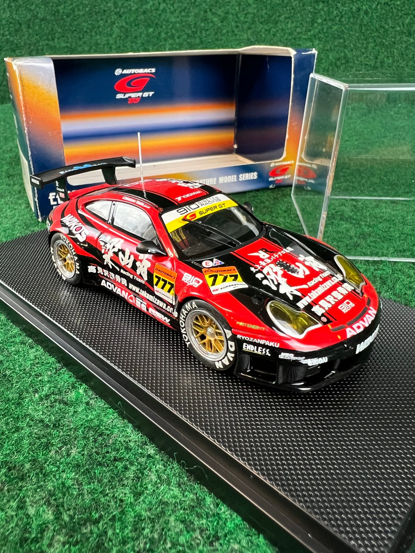 EBBRO - 2005 Super GT Ryozanpaku TEAM TAKAMIZAWA ADVAN Porsche 911 GT3 1/43 Scale Diecast