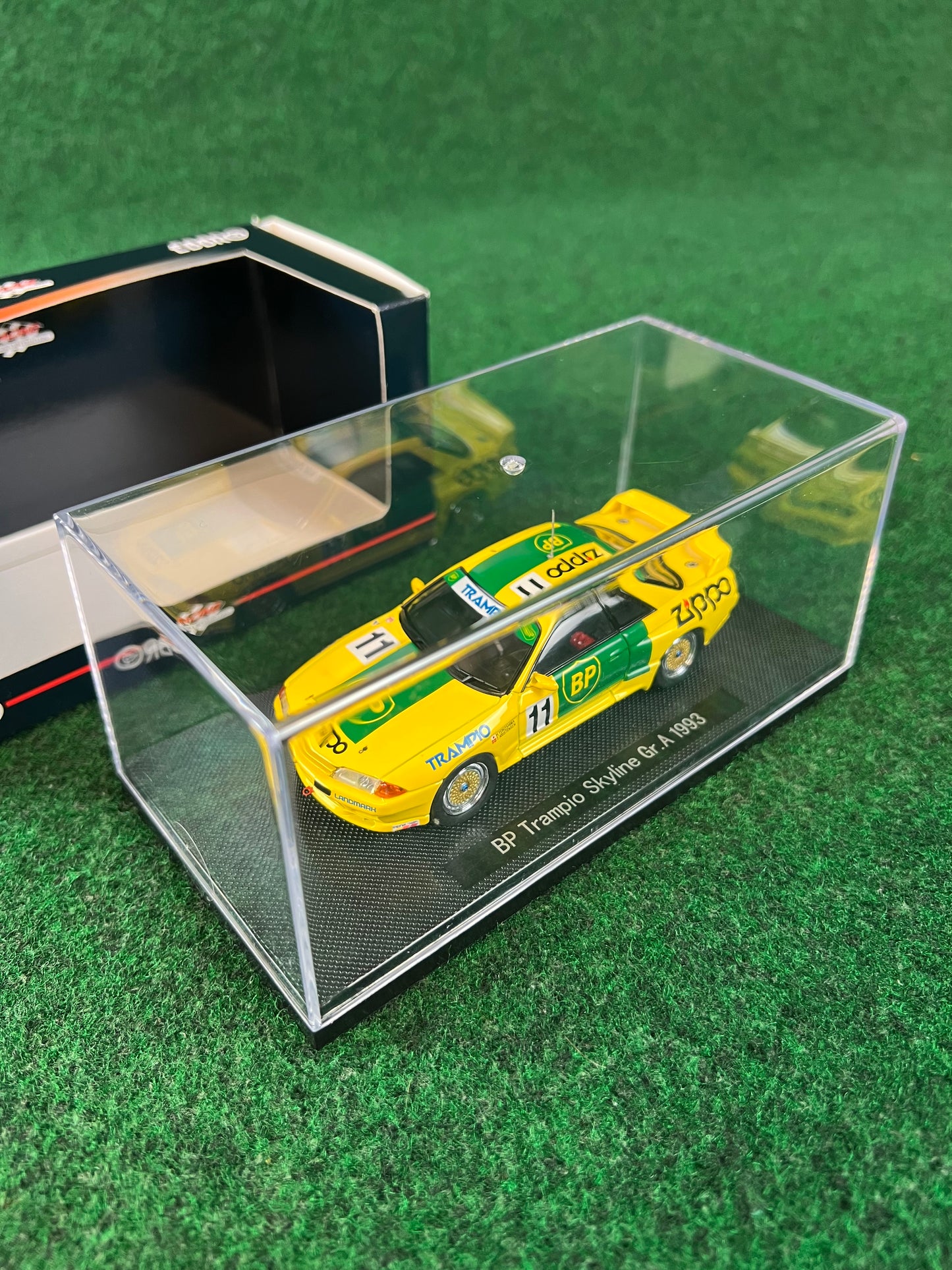 EBBRO Racing Collection - BP Trampio Nissan Skyline R32 GT-R 1/43 Scale Diecast