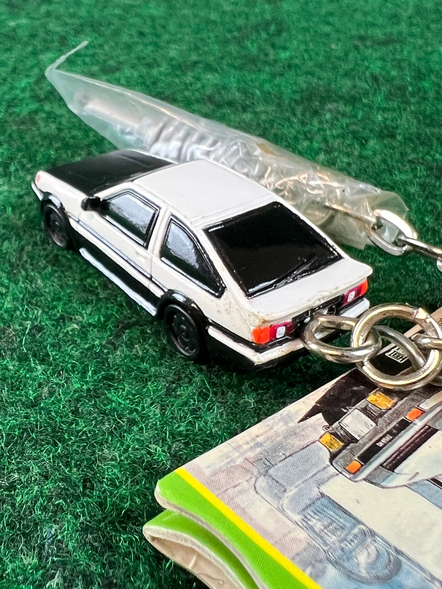 Initial D - Toyota Corolla Levin Hatch AE86 (Black Hood) Mini Car & Coilover Charm Keychain