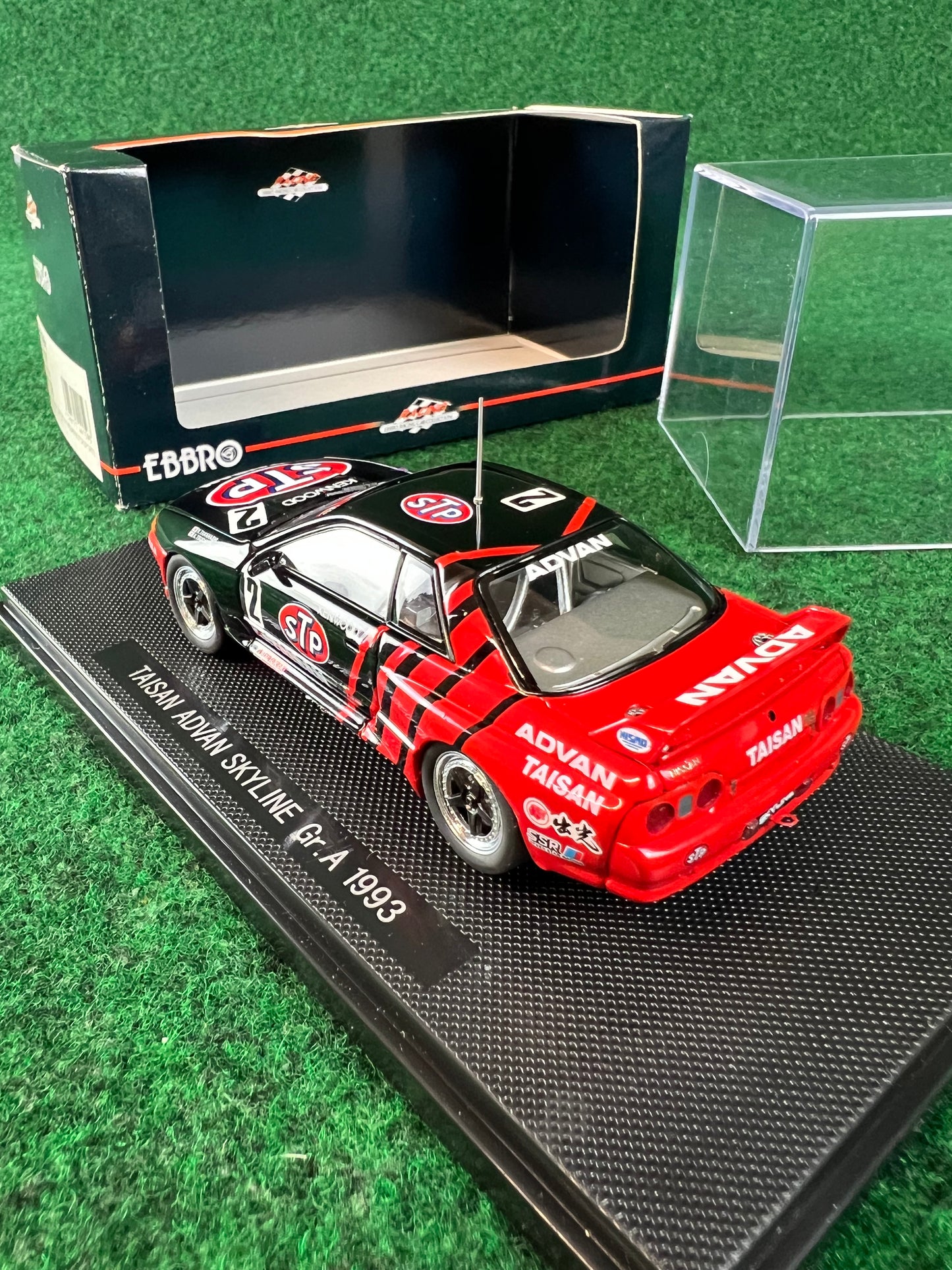 EBBRO Racing Collection - Taisan STP Nissan Skyline R32 GT-R 1/43 Scale Diecast