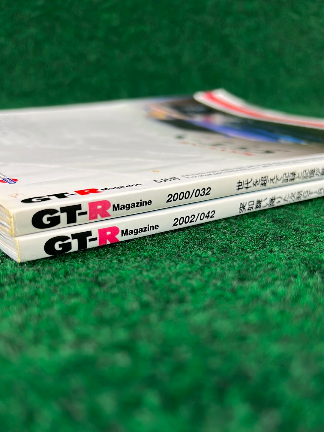 GT-R Magazine - (Damaged) 2000 Vol. 032 & 2002 042 Set