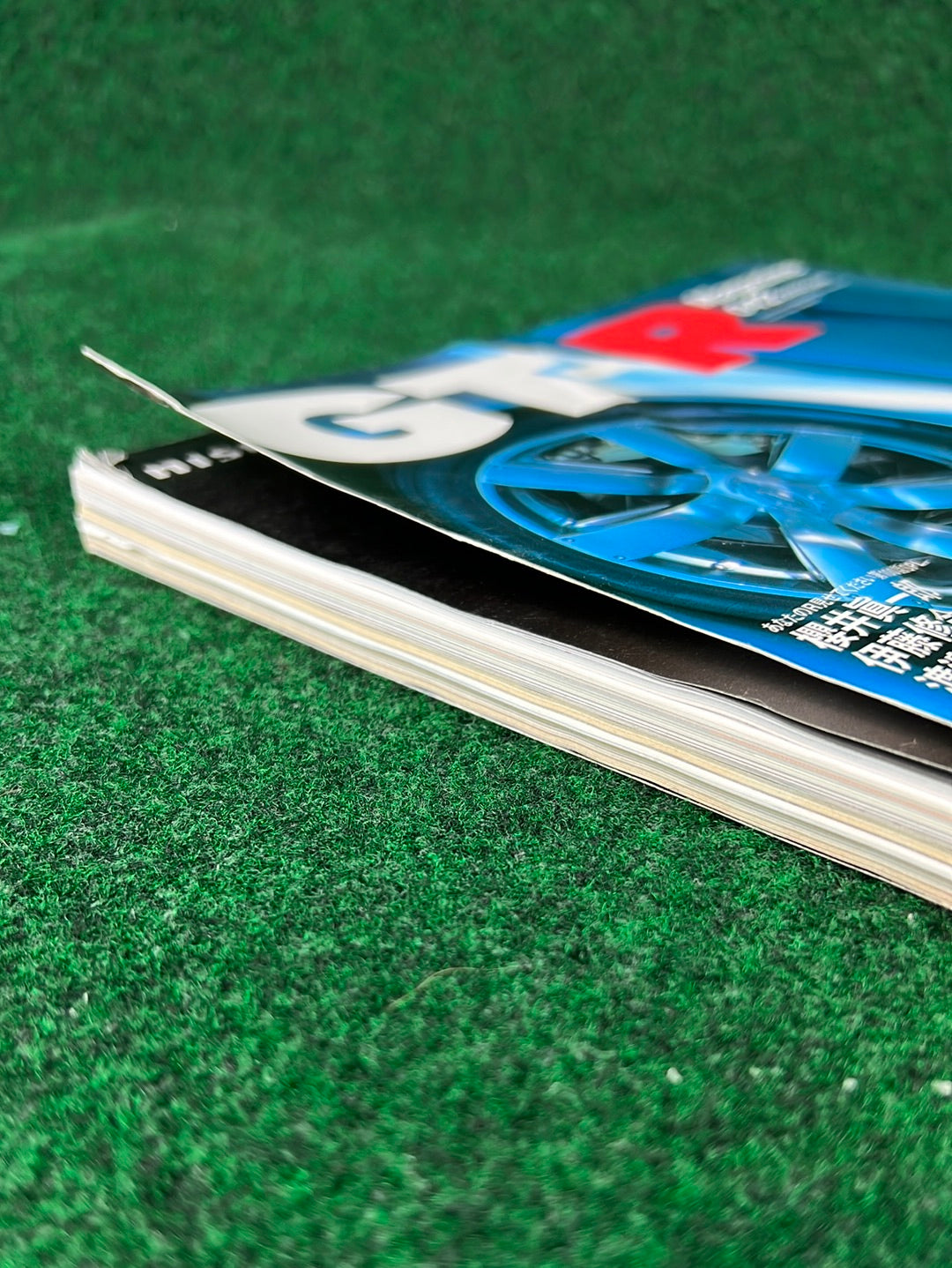 GT-R Magazine - (Damaged) 2000 Vol. 032 & 2002 042 Set