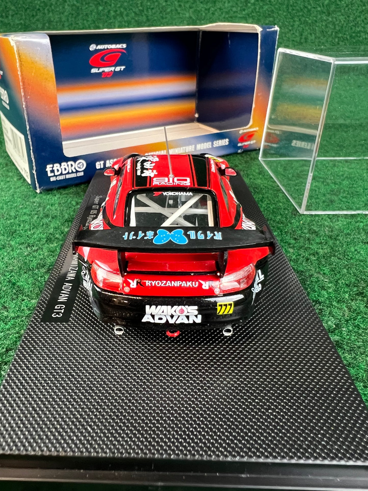 EBBRO - 2005 Super GT Ryozanpaku TEAM TAKAMIZAWA ADVAN Porsche 911 GT3 1/43 Scale Diecast