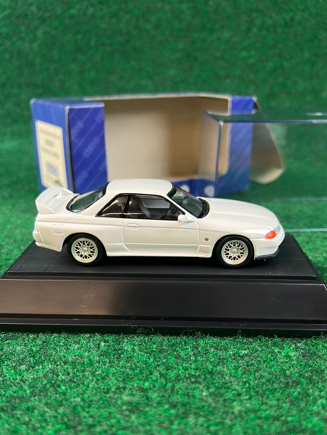 EBBRO Nissan Skyline R32 GTR White 1/43 Diecast