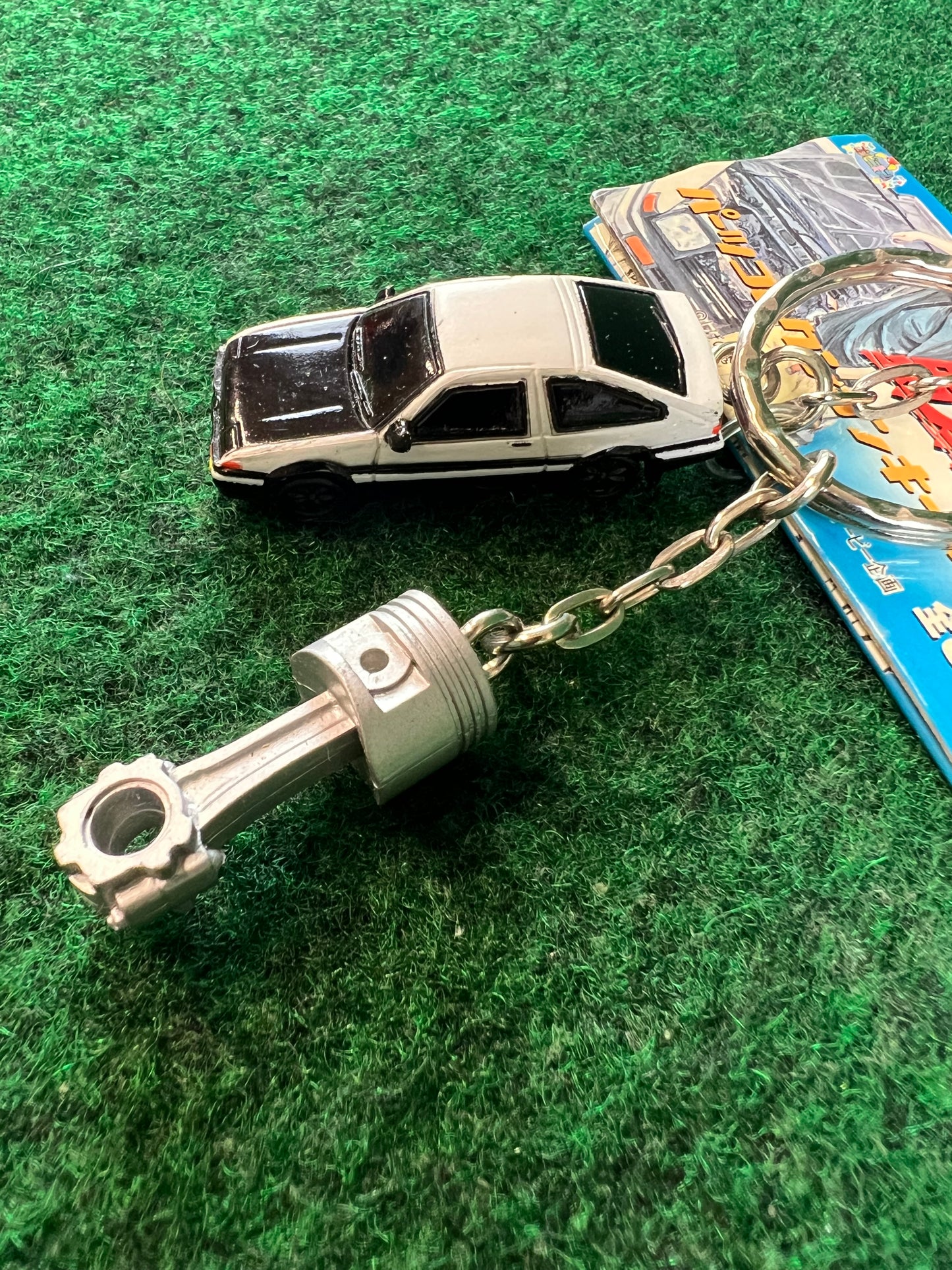 Initial D - Toyota Corolla AE86 (Black Hood) Mini Car & Piston and Rod Part Charm Keychain
