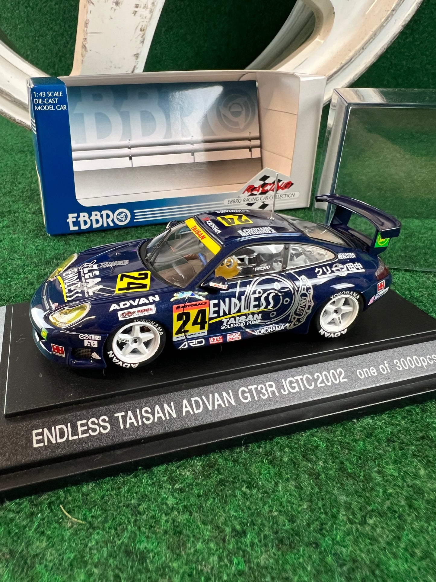 ENDLESS - 2004 Porsche 911 JGTC #26 Centerlock Race Wheel and Goods Set