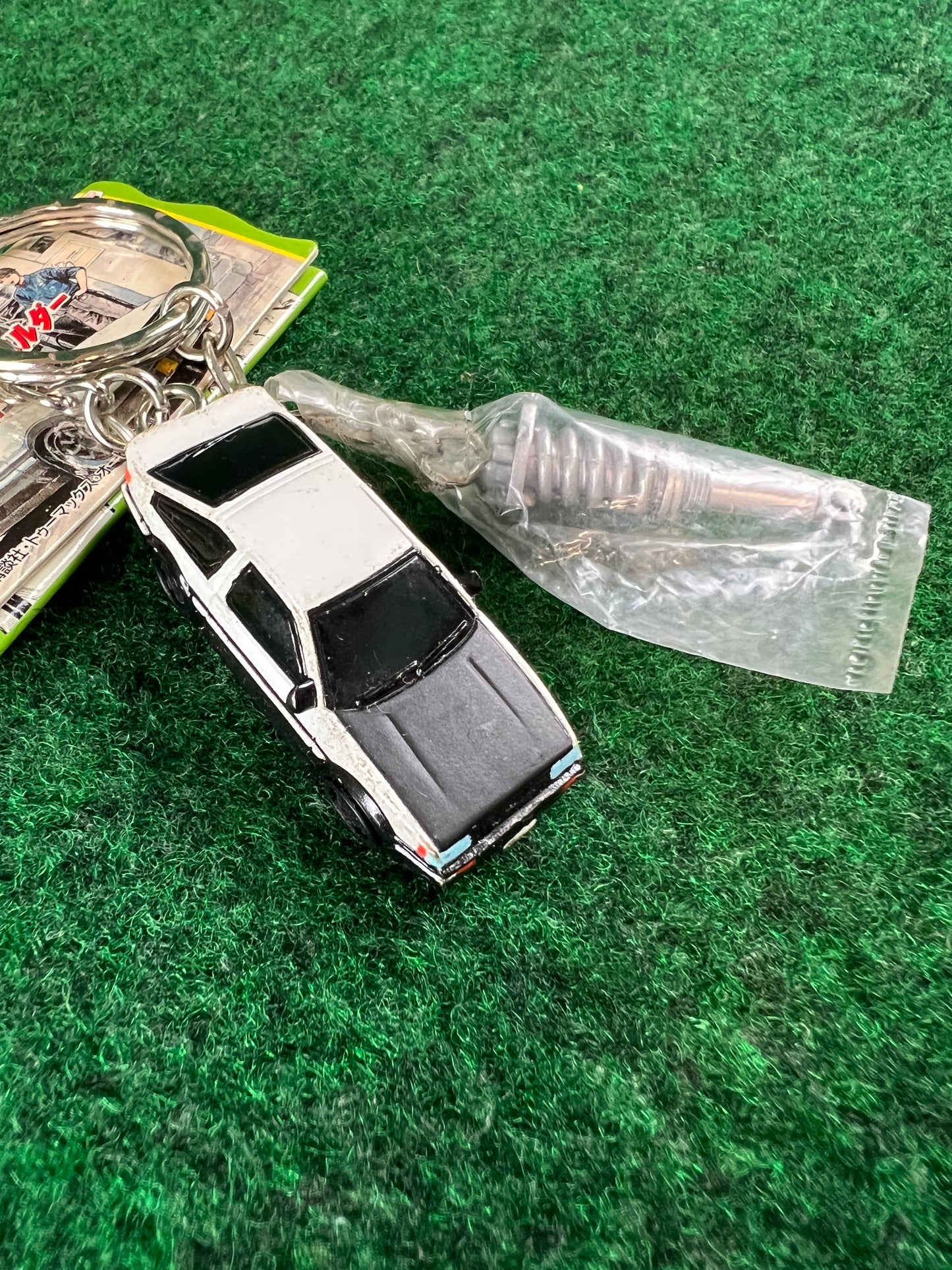 Initial D - Toyota Corolla Levin Hatch AE86 (Black Hood) Mini Car & Coilover Charm Keychain