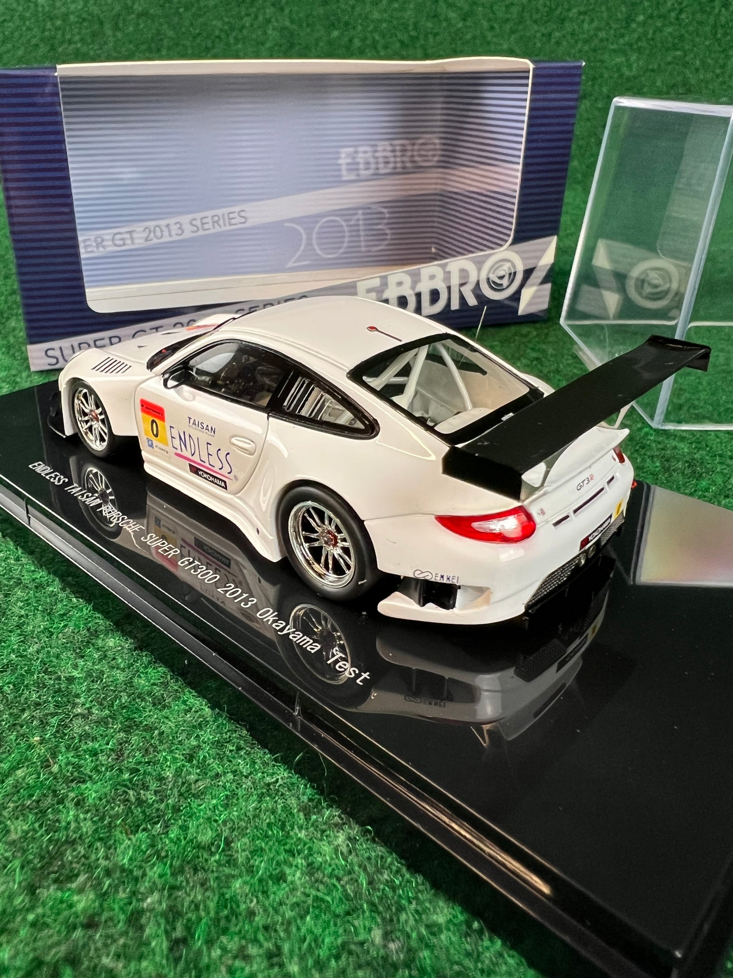 EBBRO - Super GT 2013 Okayama Test Endless Taisan Porsche 911 GT3R GT300 1/43 Scale Diecast