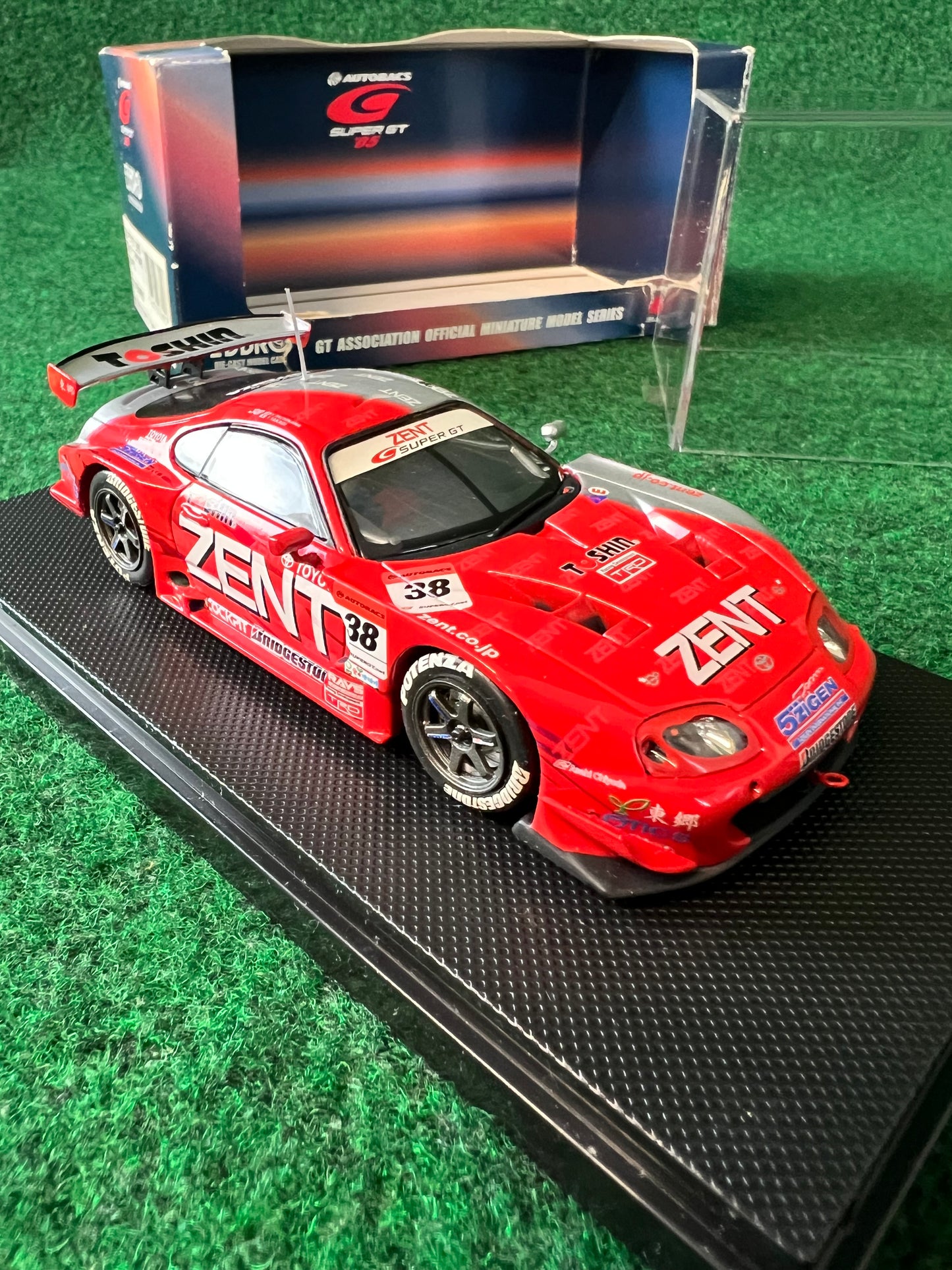 EBBRO - ZENT CERUMO 2005 Toyota Supra GT500 SuperGT No.38 1/43 Scale Diecast