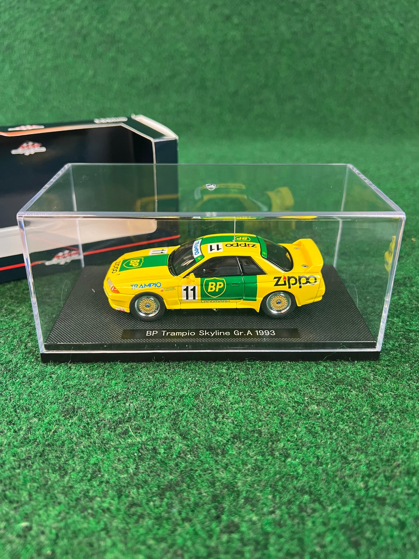 EBBRO Racing Collection - BP Trampio Nissan Skyline R32 GT-R 1/43 Scale Diecast