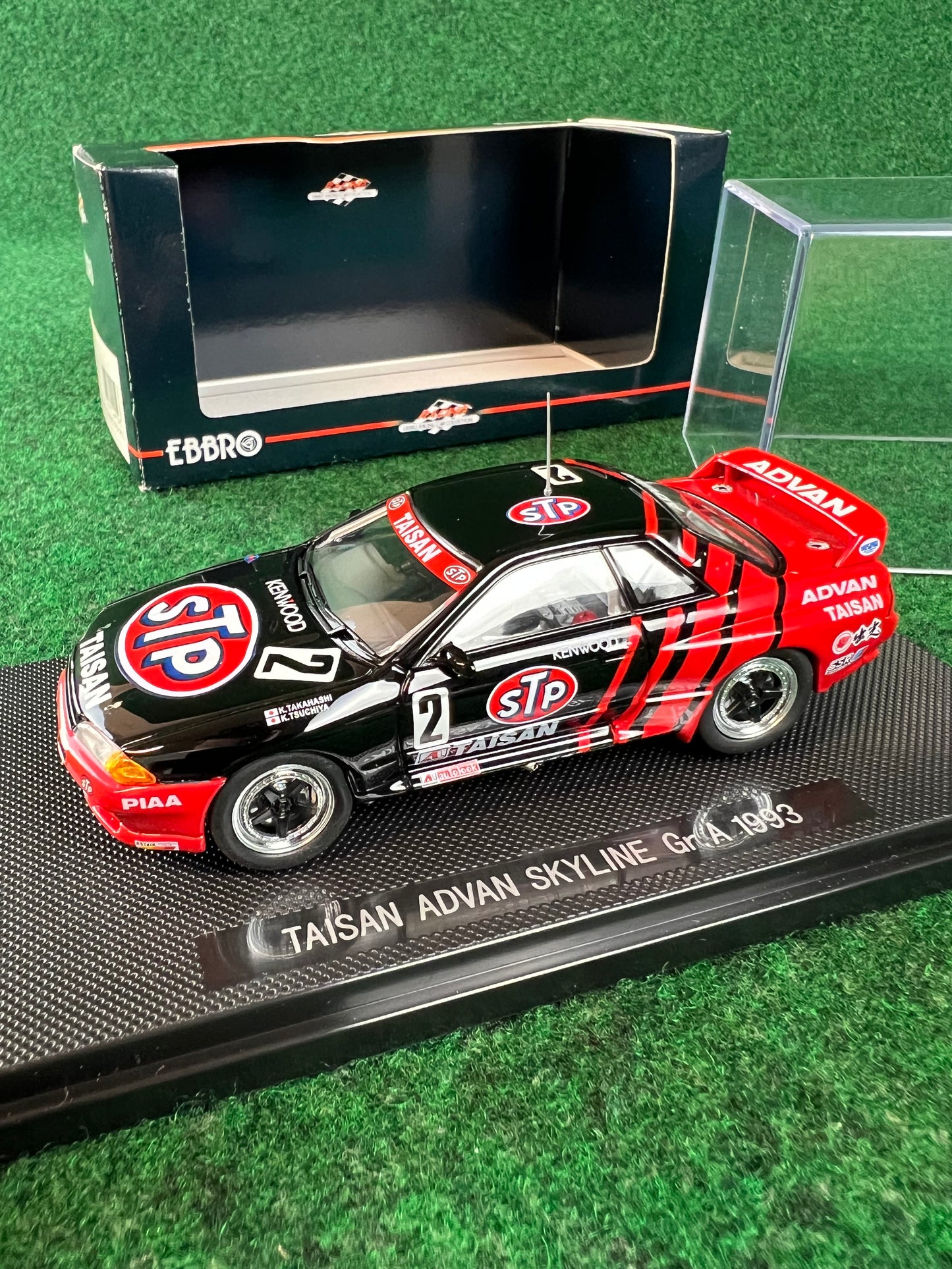 EBBRO Racing Collection - Taisan STP Nissan Skyline R32 GT-R 1/43 Scale Diecast