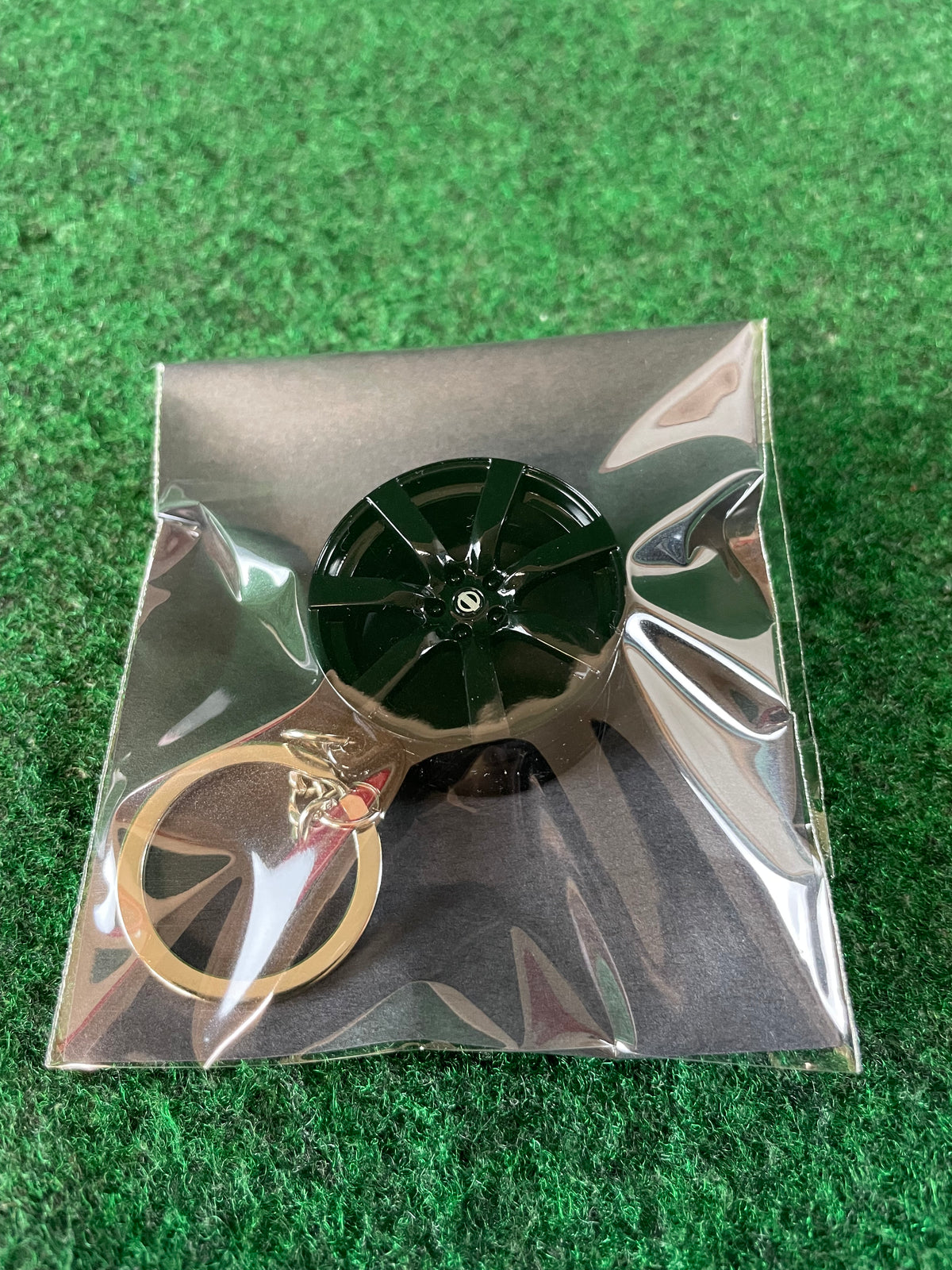 TC Juurokuhoi Vending Machine Nissan R35 GT-R Wheel Keychain