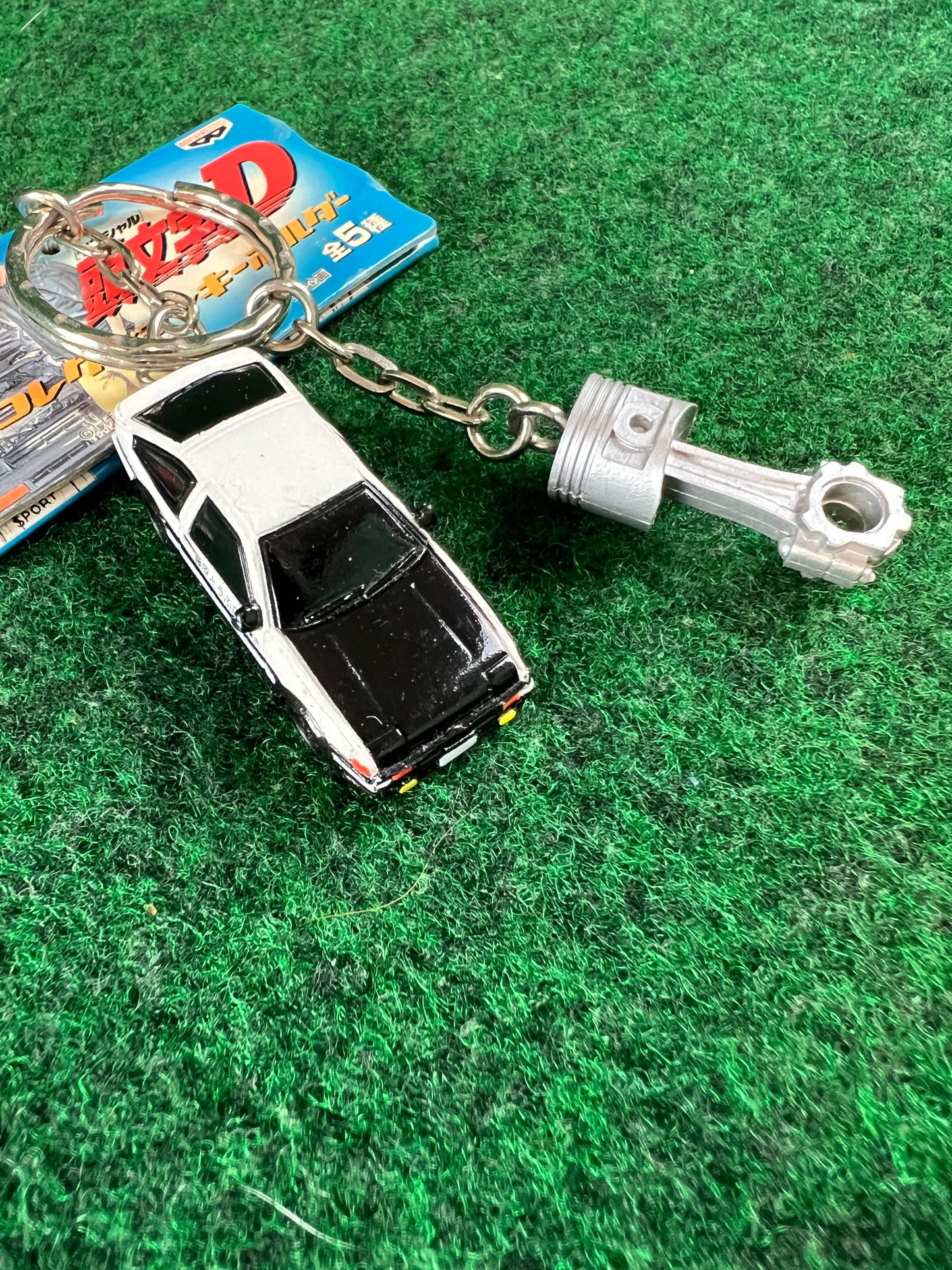 Initial D - Toyota Corolla AE86 (Black Hood) Mini Car & Piston and Rod Part Charm Keychain