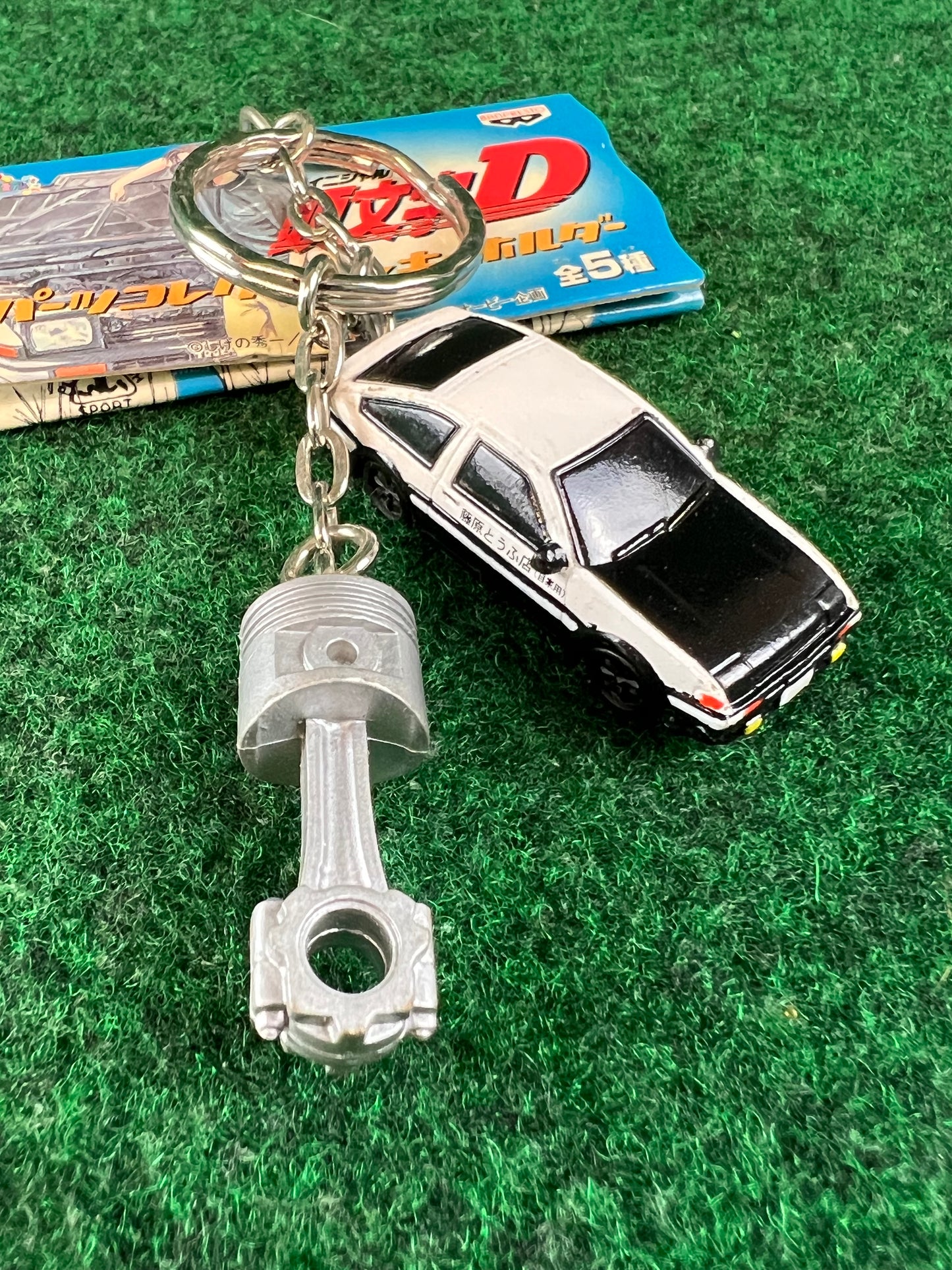 Initial D - Toyota Corolla AE86 (Black Hood) Mini Car & Piston and Rod Part Charm Keychain