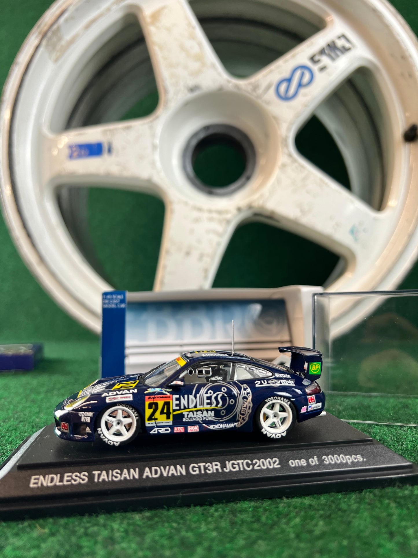 ENDLESS - 2004 Porsche 911 JGTC #26 Centerlock Race Wheel and Goods Set