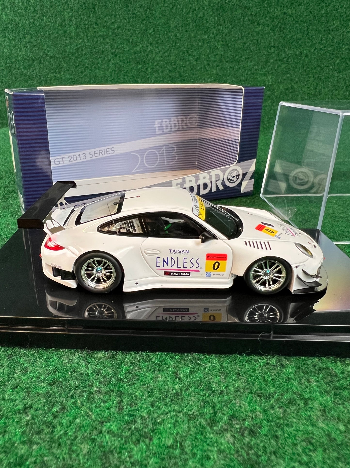 EBBRO - Super GT 2013 Okayama Test Endless Taisan Porsche 911 GT3R GT300 1/43 Scale Diecast