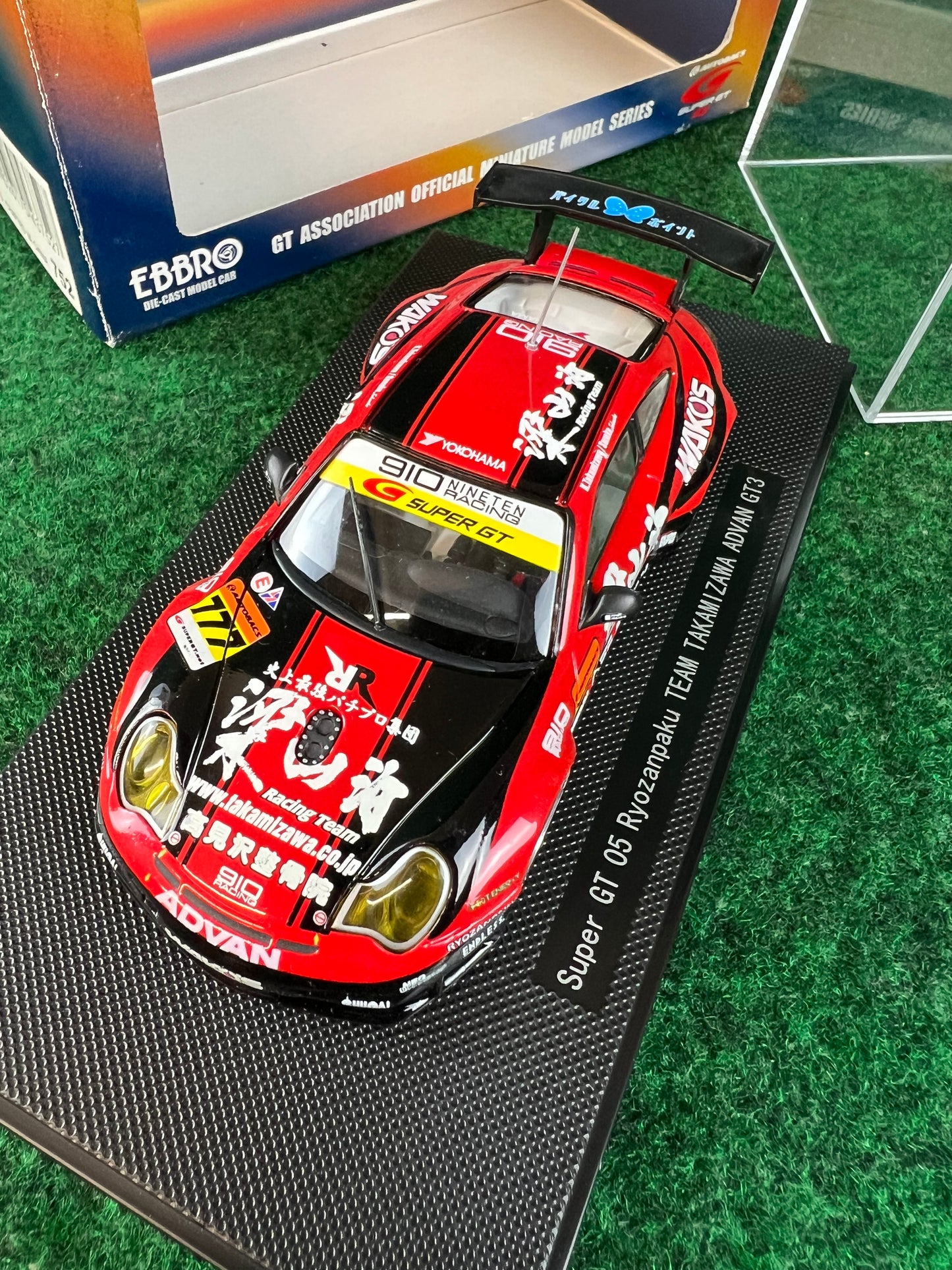 EBBRO - 2005 Super GT Ryozanpaku TEAM TAKAMIZAWA ADVAN Porsche 911 GT3 1/43 Scale Diecast