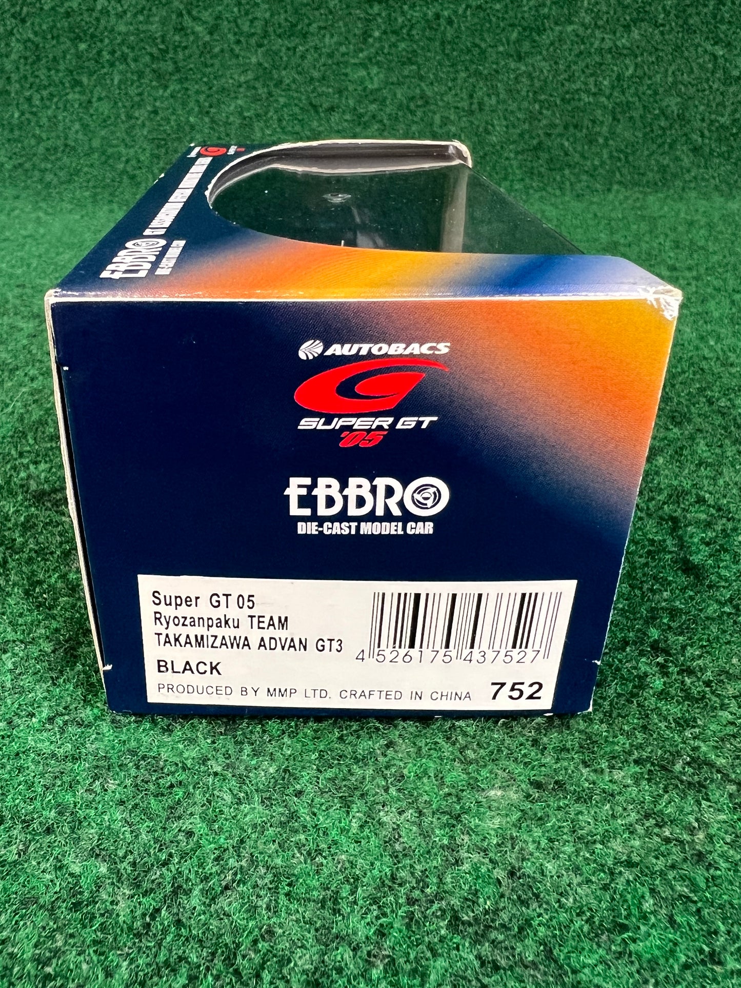 EBBRO - 2005 Super GT Ryozanpaku TEAM TAKAMIZAWA ADVAN Porsche 911 GT3 1/43 Scale Diecast