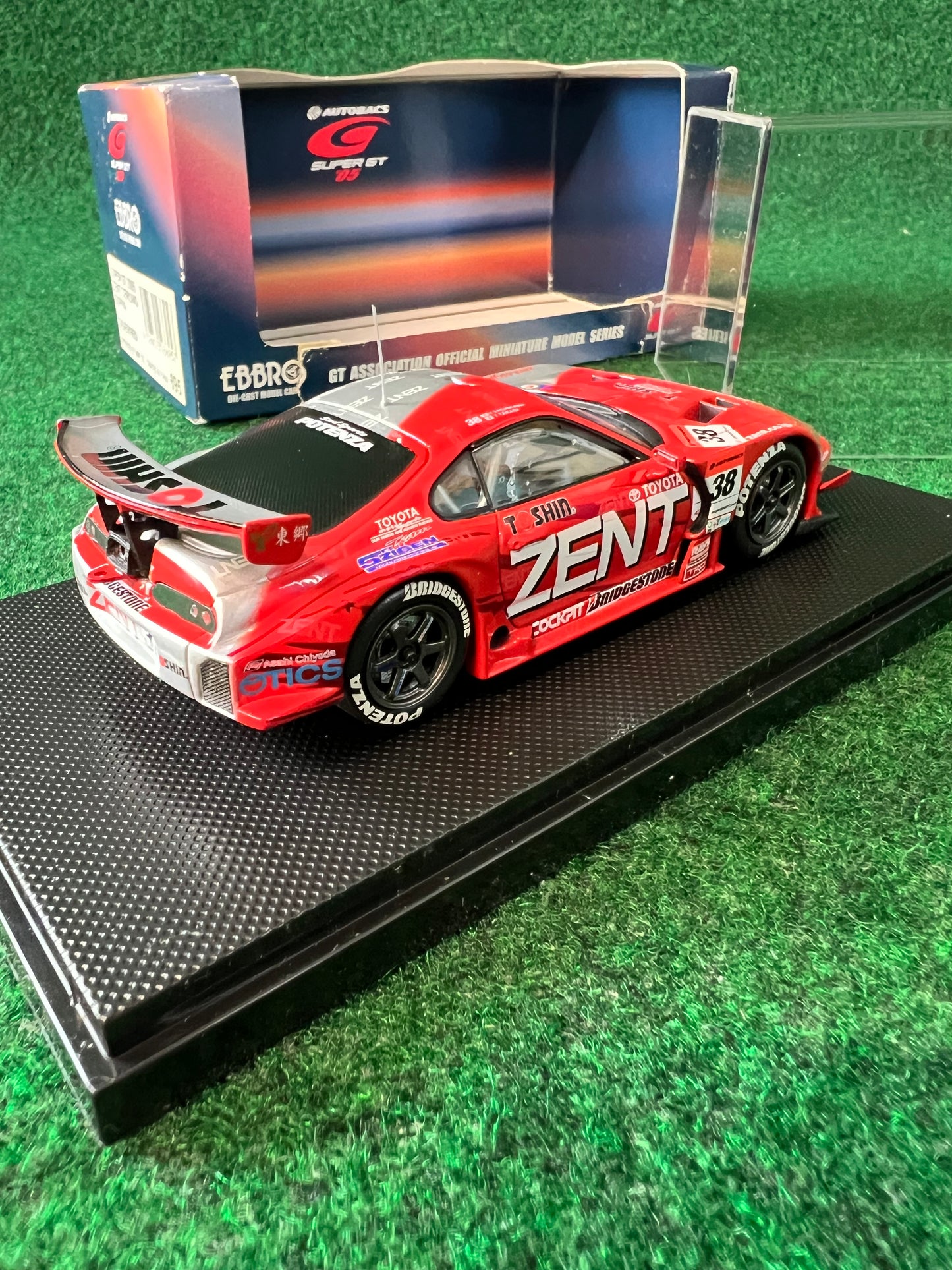 EBBRO - ZENT CERUMO 2005 Toyota Supra GT500 SuperGT No.38 1/43 Scale Diecast