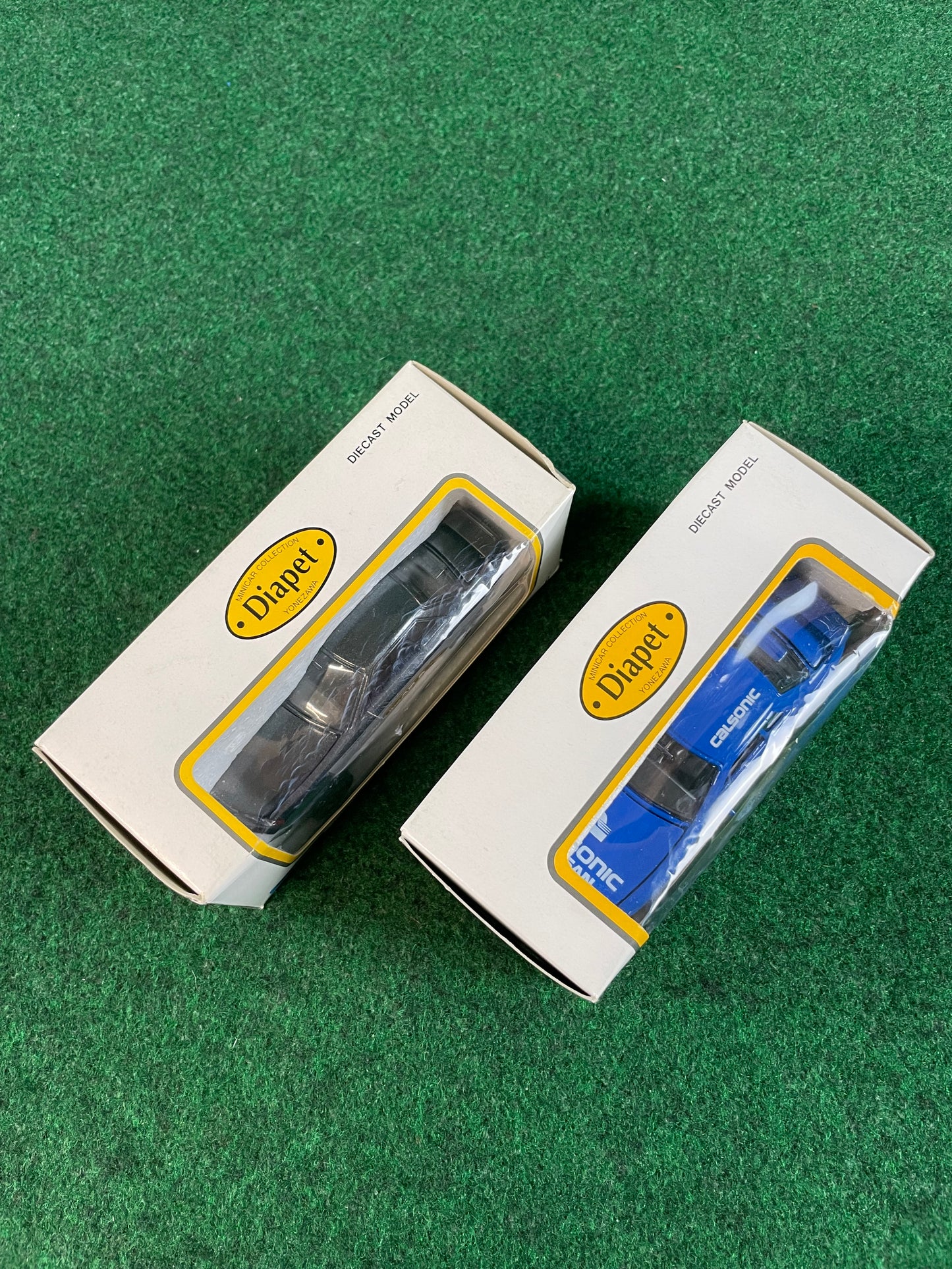 Diapet - Calsonic Group A & Debut Edition Nissan Skyline R32 GT-R 1/40 Scale Diecast Set
