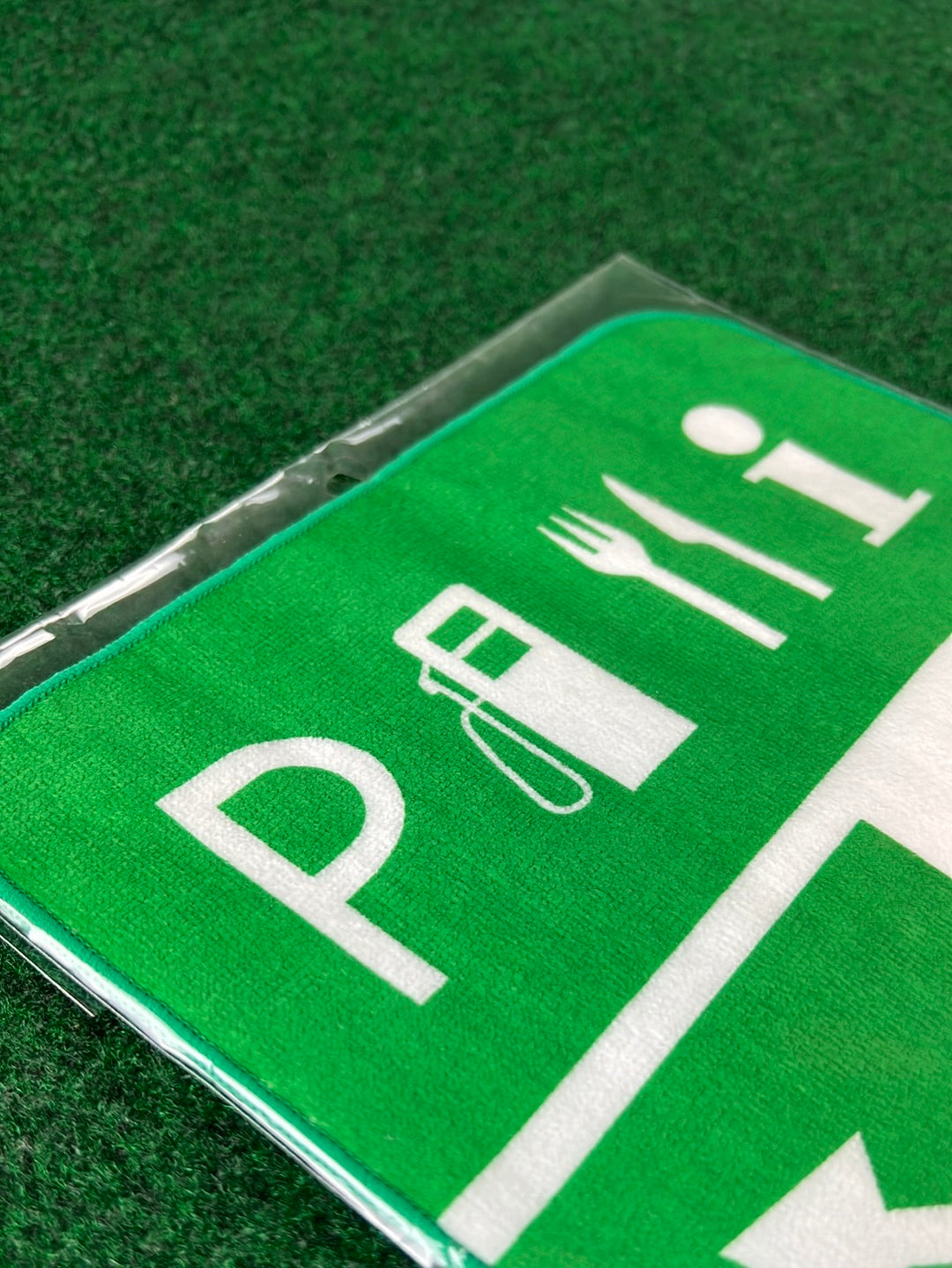 Japanese Road Sign Parking/Services/Rest Area Microfiber Towel - Yoro