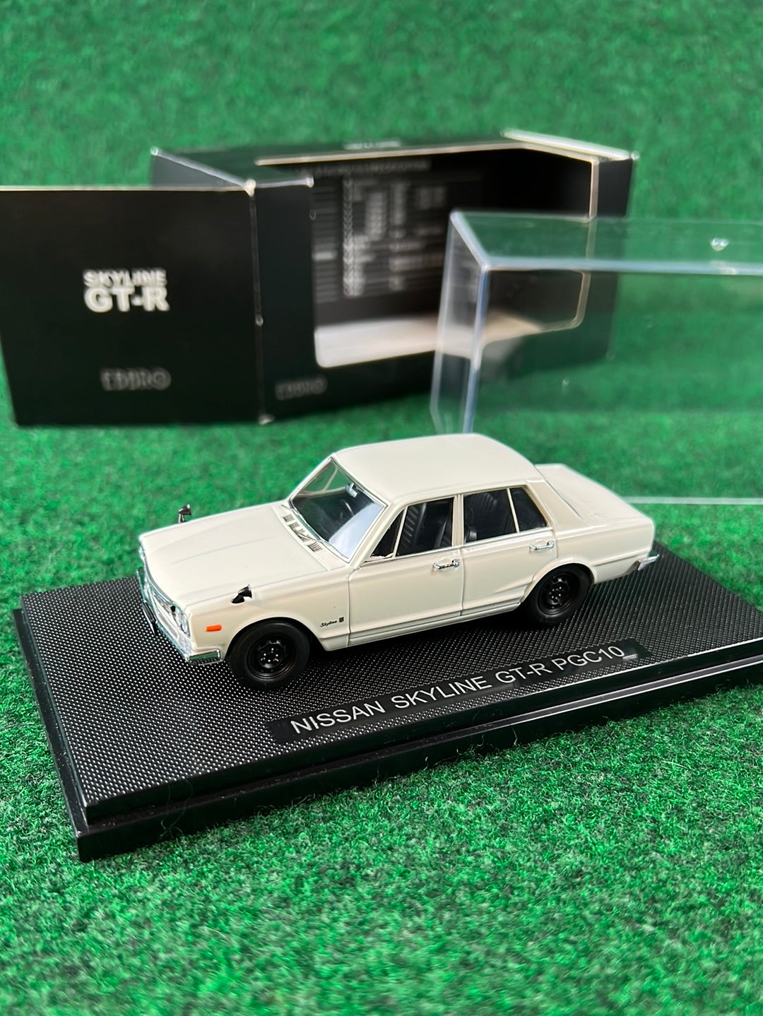 EBBRO Nissan Skyline GT-R PGC10 White 1/43 Scale Diecast