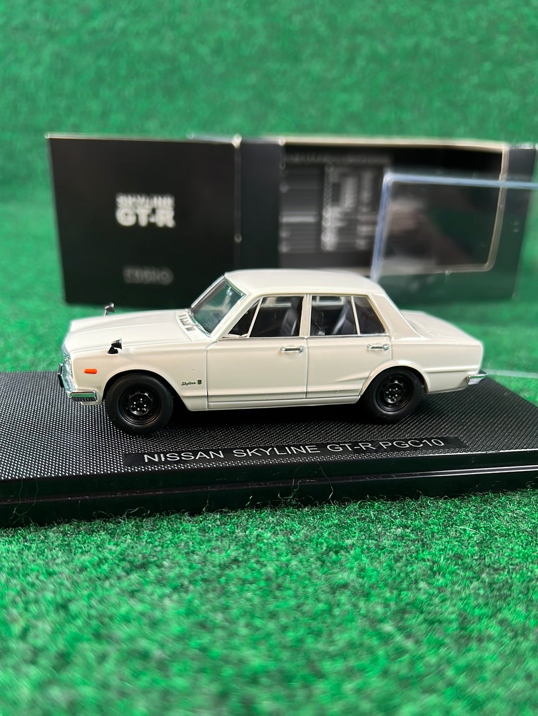 EBBRO Nissan Skyline GT-R PGC10 White 1/43 Scale Diecast