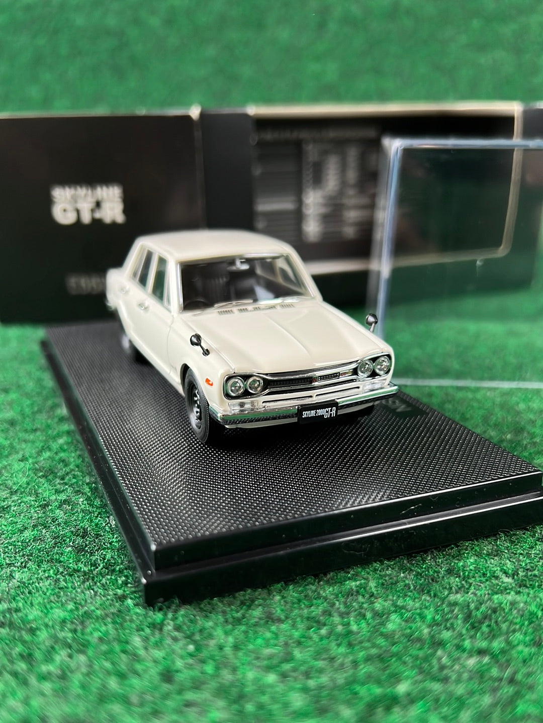 EBBRO Nissan Skyline GT-R PGC10 White 1/43 Scale Diecast