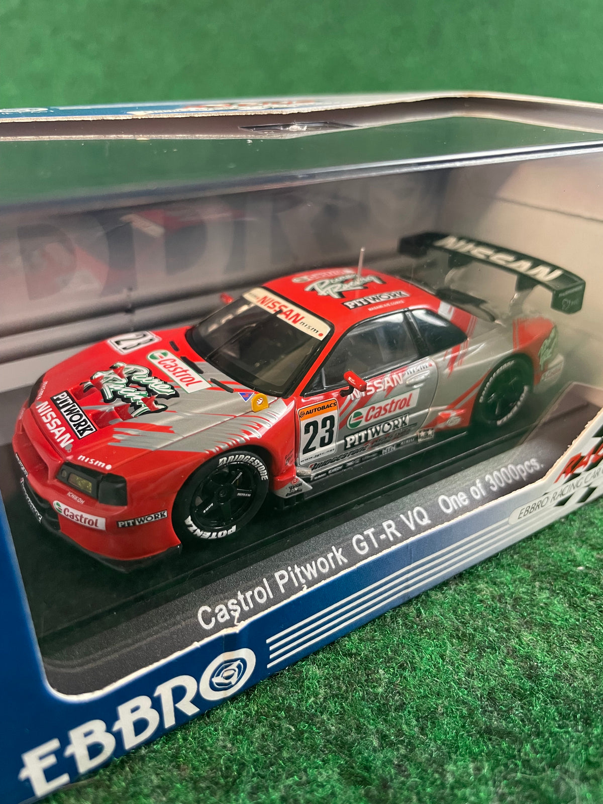 EBBRO Racing Car Collection - 2002 Castrol Pitwork Nissan Skyline R34 GT-R VQ 1/43 Scale Diecast