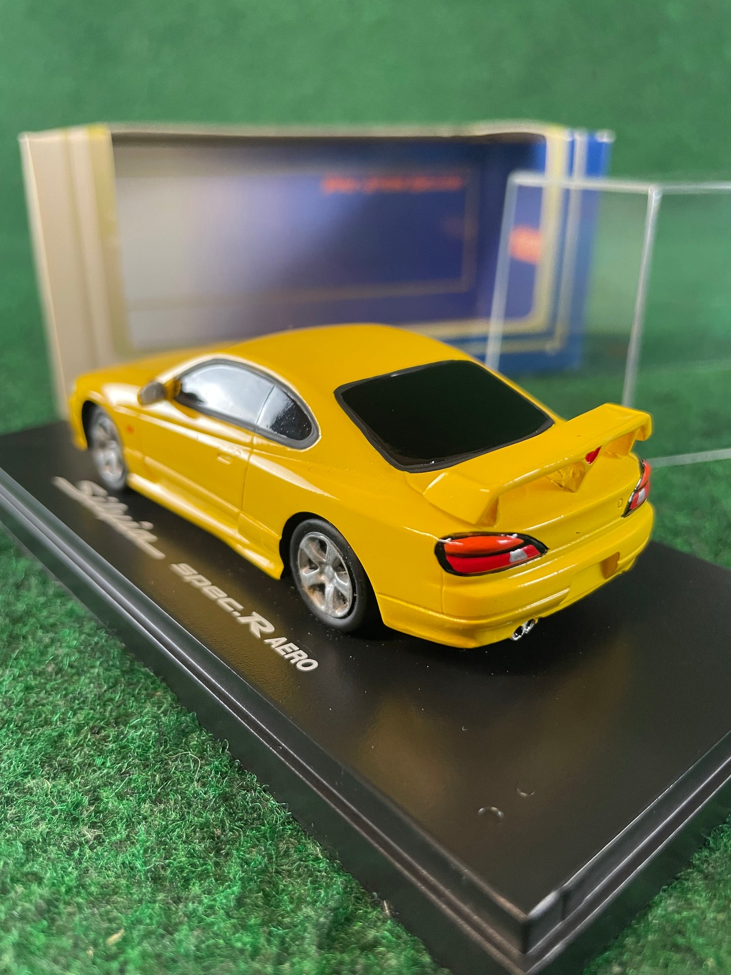 KYOSHO Poly-Stone Gallery Nissan Silvia S15 (Yellow) 1/43 Scale Model Diecast Car
